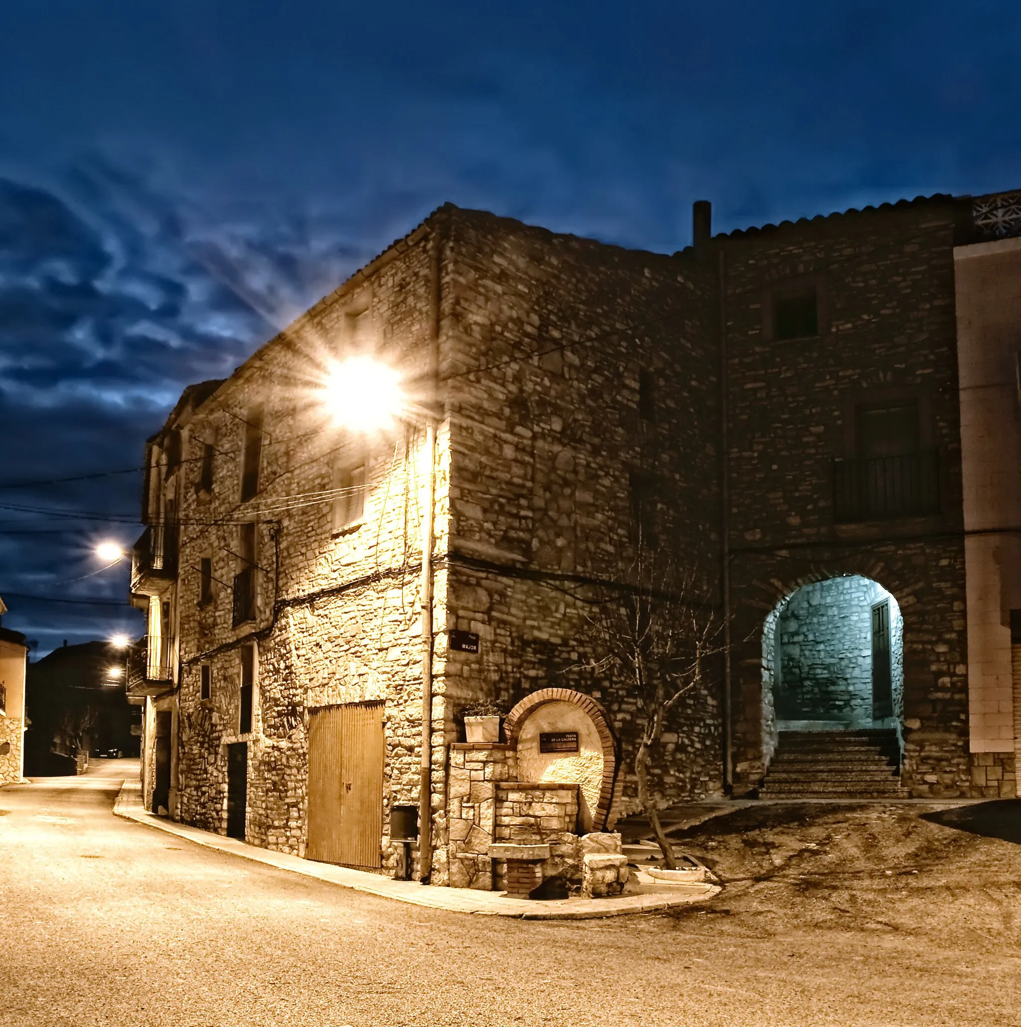 Photo showing: Montmaneu Square (Catalonia, Spain).