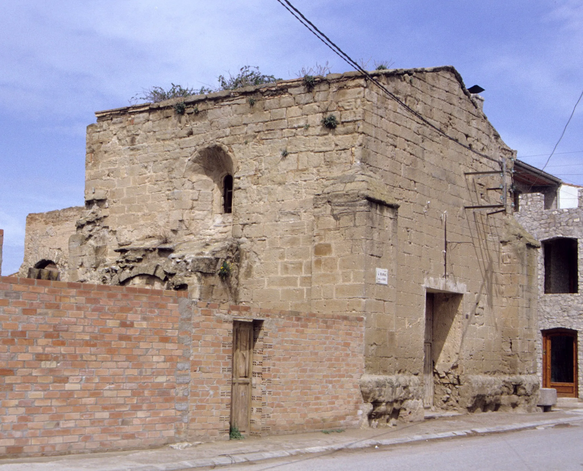 Photo showing: Vilanova de la Barca (Segrià). Antiga església parroquial de Santa Maria, any 2000 (Fot. J. Fuguet)