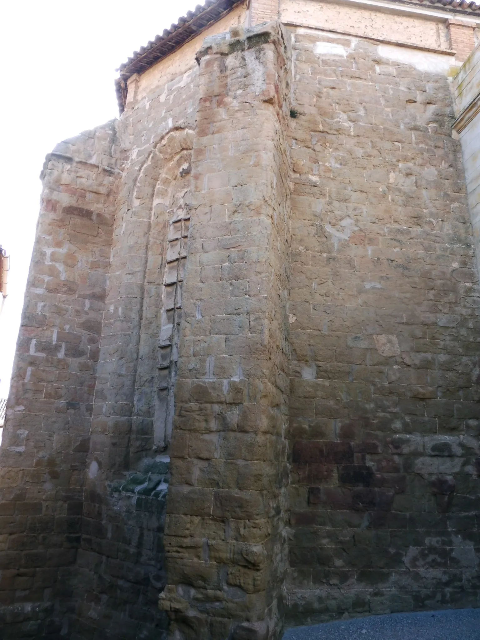 Photo showing: Església parroquial de Sant Vicenç de Menàrguens: contraforts a l'absis

This is a photo of a building indexed in the Catalan heritage register as Bé Cultural d'Interès Local (BCIL) under the reference IPA-22242.