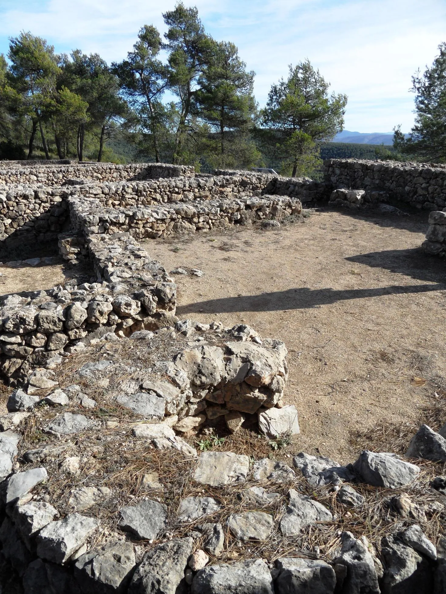 Photo showing: Forn metal·lúrgic situat al centre del poblat.