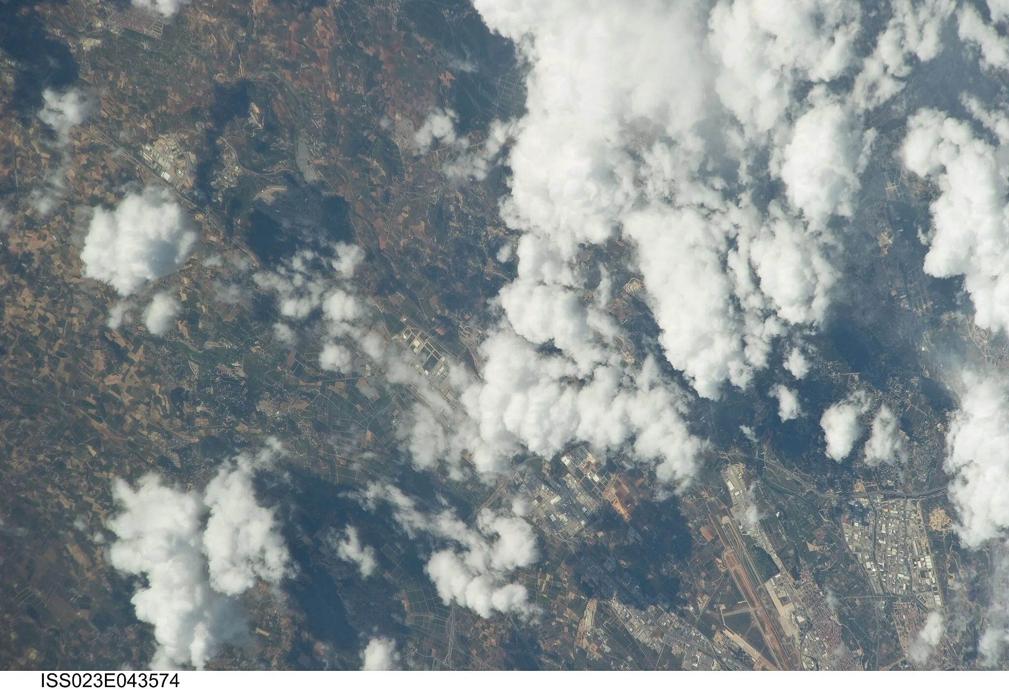 Photo showing: View of Earth taken during ISS Expedition 23.