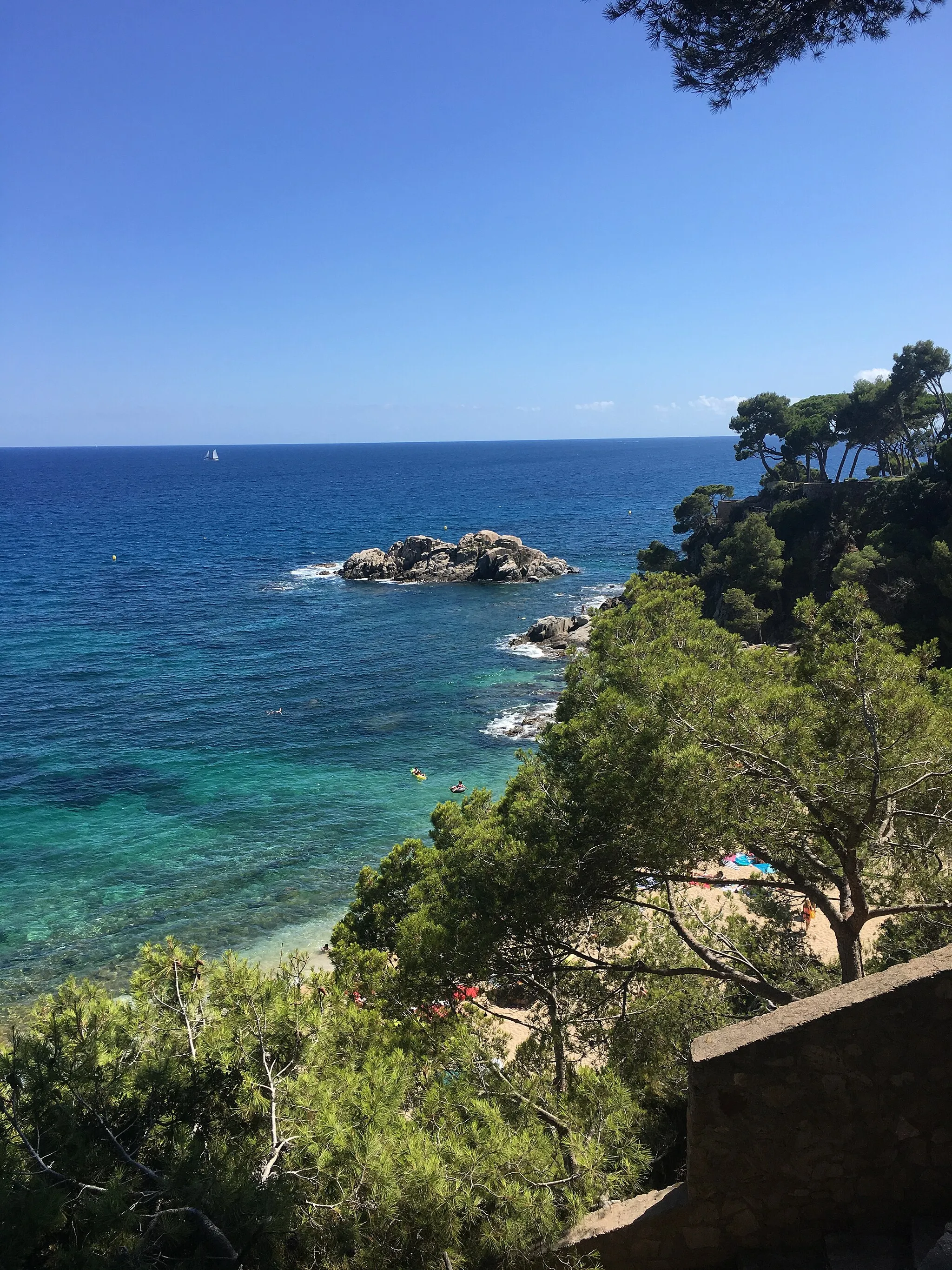 Photo showing: Vista des del camí de Ronda de la cala del Pi