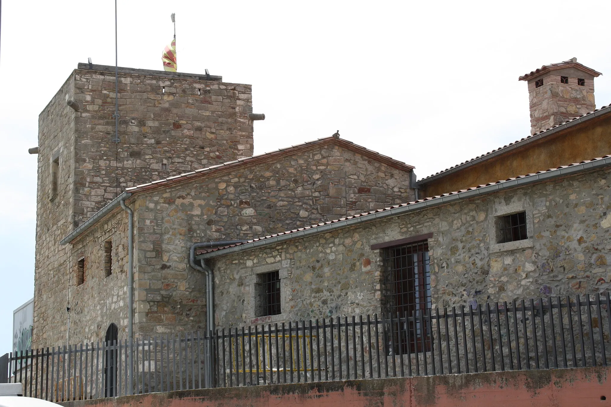 Photo showing: Vista lateral de Can Bofí, construcció del s.XV-XVI a Badalona.