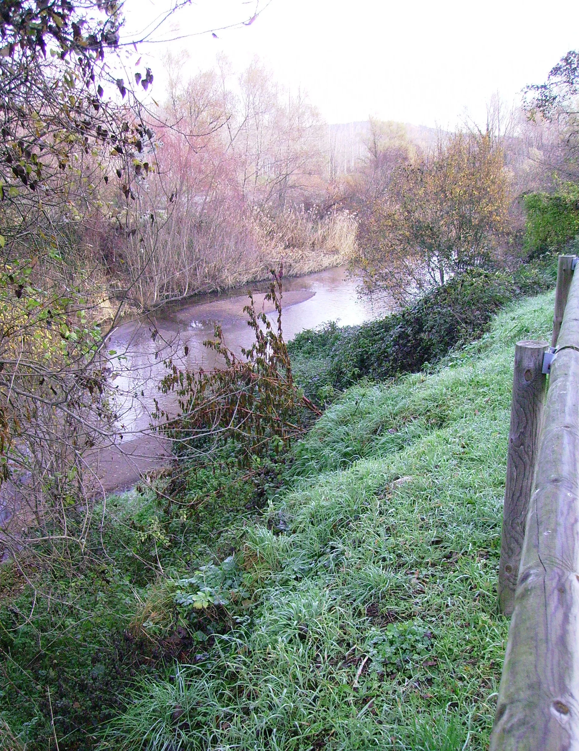 Photo showing: Vista hivernal del riu La Tordera des de l'equena de l'Església de Sant Cebrià de Fogàs de La Selva