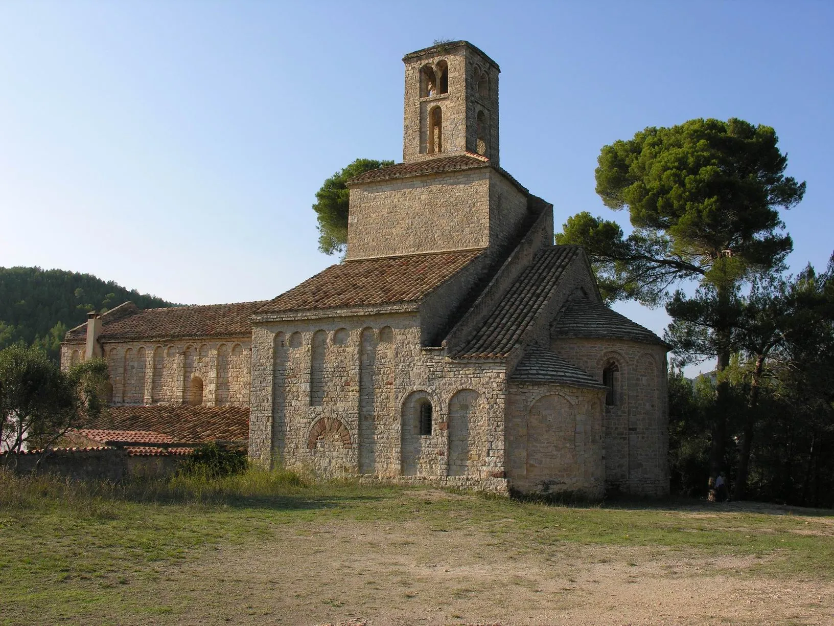 Photo showing: Façana sud del monestir de Sant Ponç de Corbera, a Cervelló (Baix Llobregat)

This is a photo of a monument indexed in the Catalan heritage register of Béns Culturals d'Interès Nacional and the Spanish heritage register of Bienes de Interés Cultural under the reference RI-51-0000437.