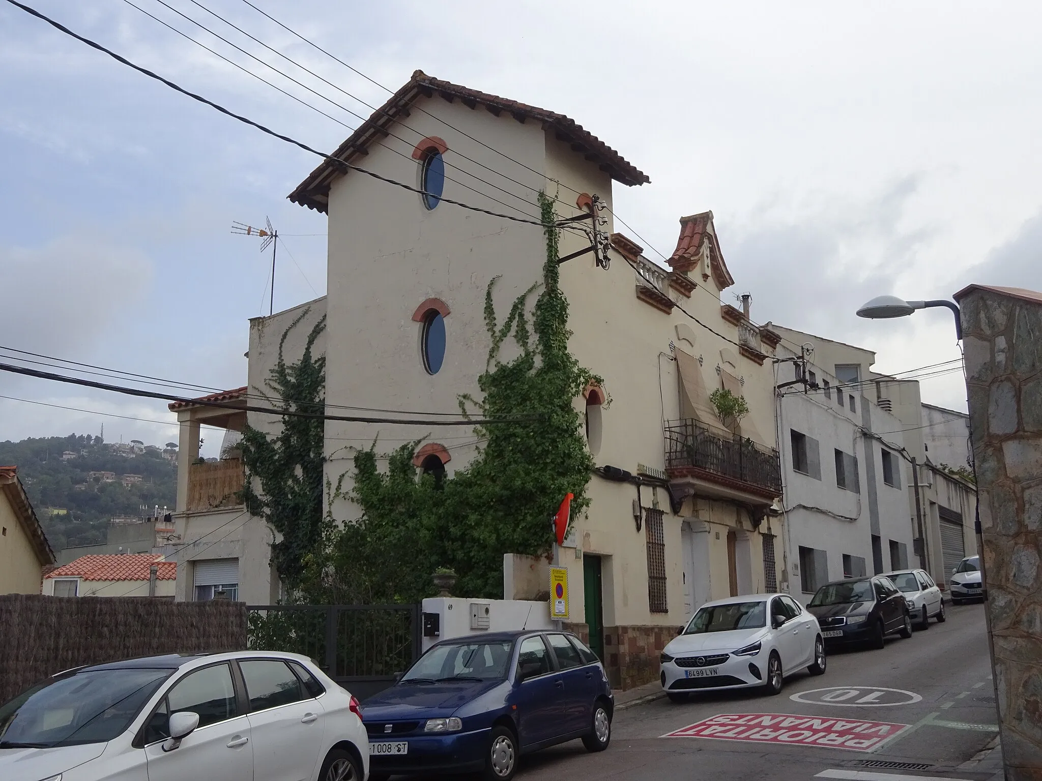 Photo showing: Casa modernista del carrer Major, 71 (Torrelles de Llobregat)