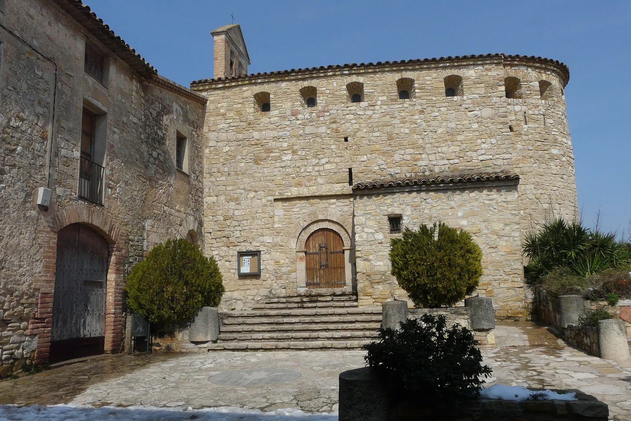 Photo showing: Vista exterior de l'església romànica de Vilanova d'Espoia al municipi de la Torre de Claramunt (Anoia - Catalunya)