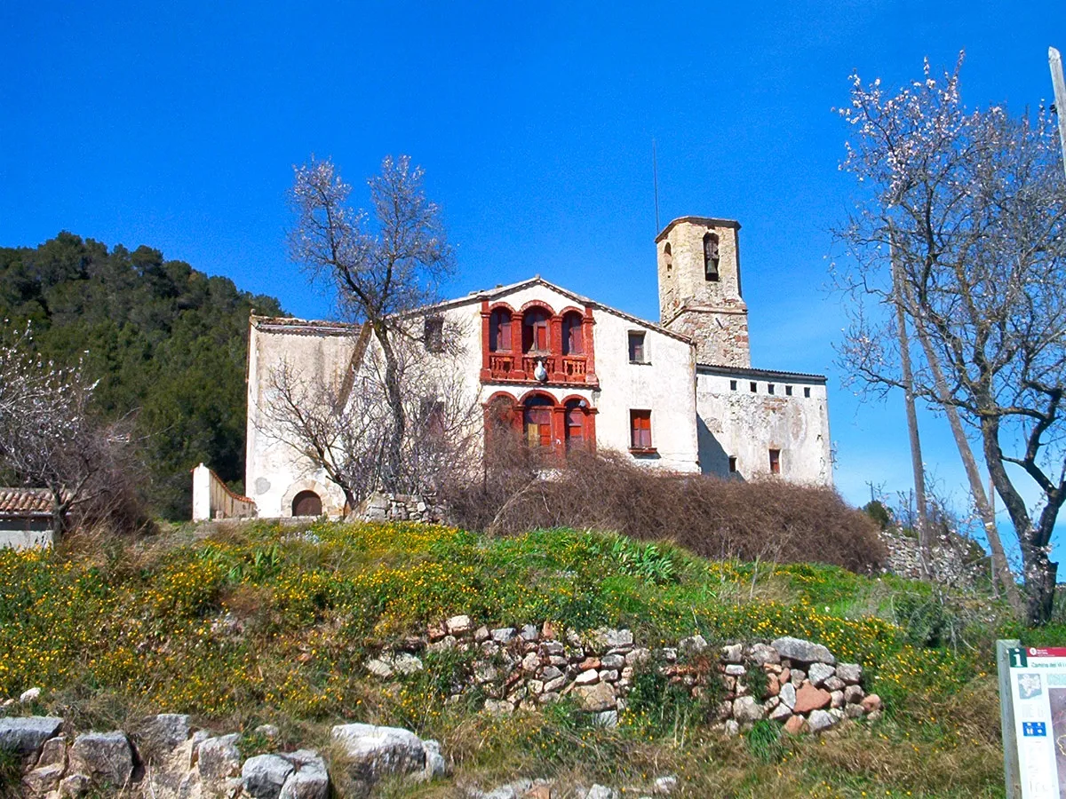 Photo showing: Font Rubí, cal Fàbregues i campanar de l'església de Sant Pere i Sant Feliu