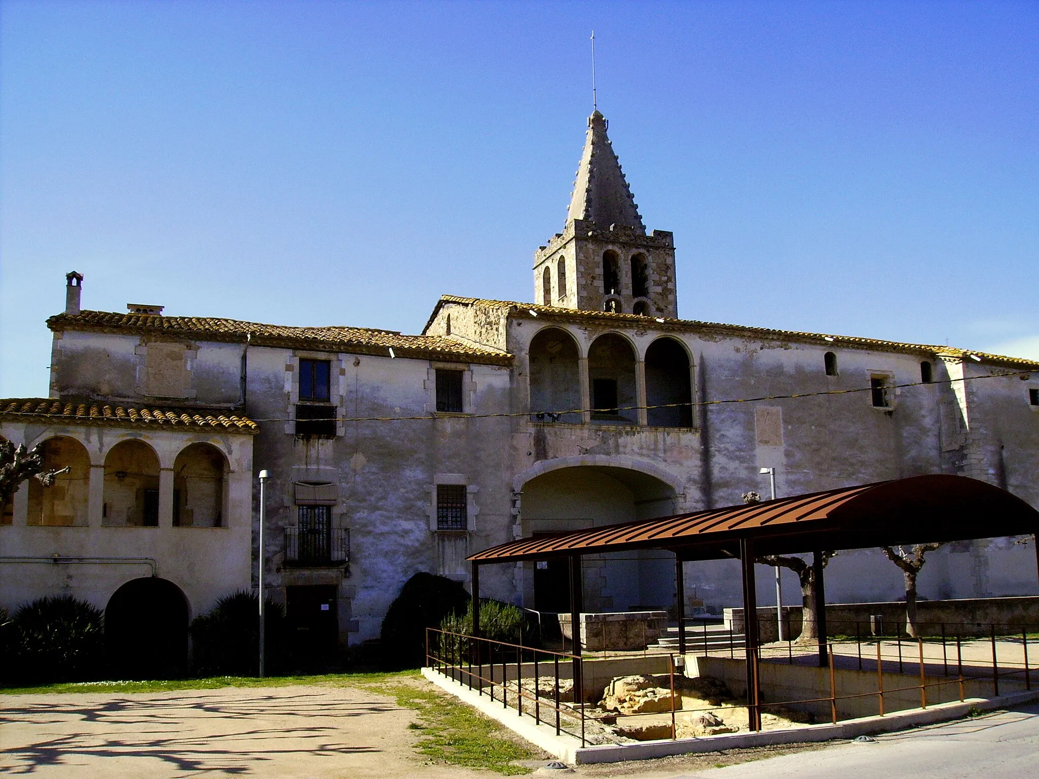 Photo showing: Rectoria i església de Sant Menna (Vilablareix)