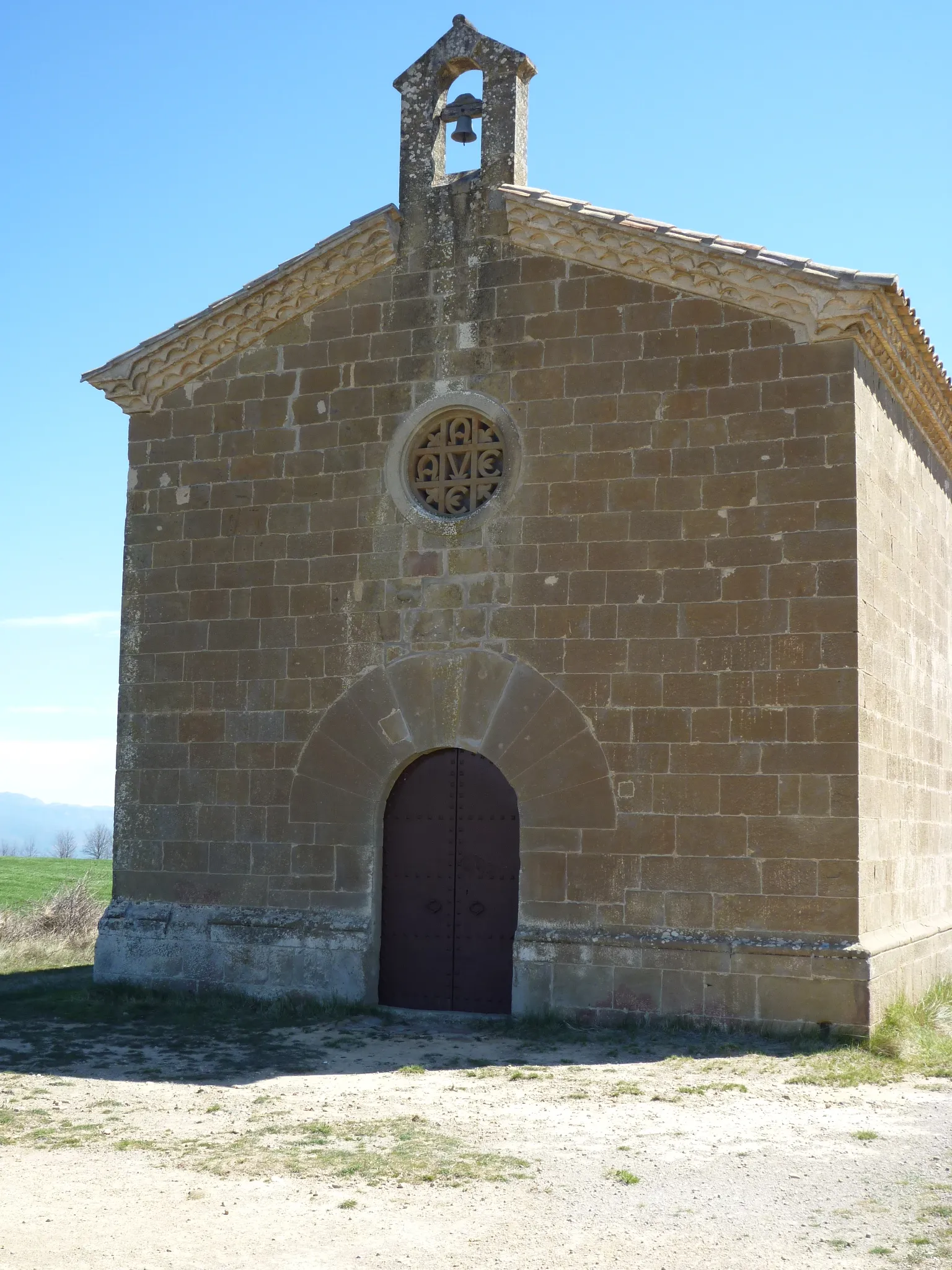 Photo showing: Ermita de SantGabriel, al turó del mateix nom, al sud i sobre el Santuari del Miracle, al municipi de Riner