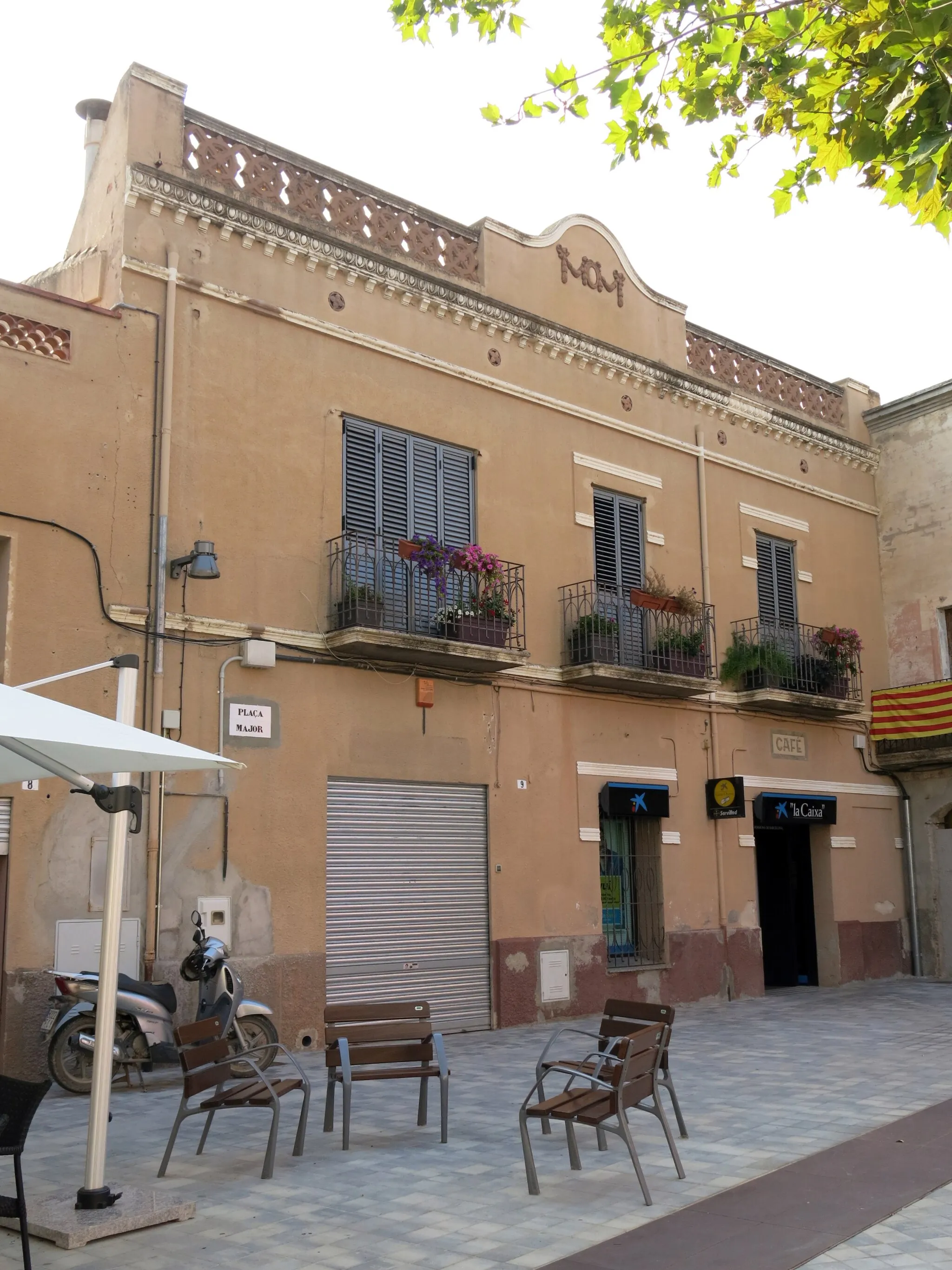 Photo showing: Casa a la plaça Catalunya, 9 (Vilabertran)