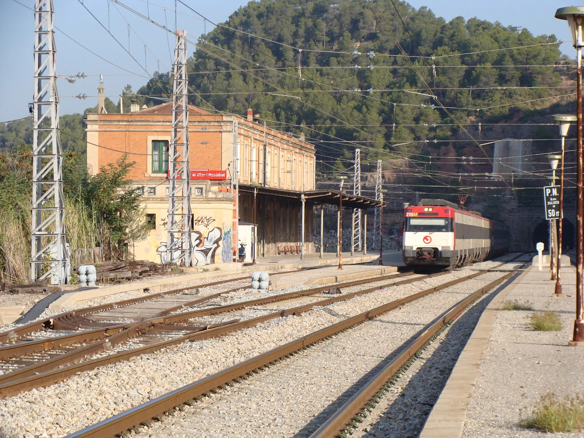 Photo showing: Estació de Castellbell i el Vilar - Monistrol, unitat 447 aturada en direcció Terrassa-Barcelona.

Estación de Castellbell i el Vilar - Monistrol, unidad 447 parada en dirección Terrassa-Barcelona.