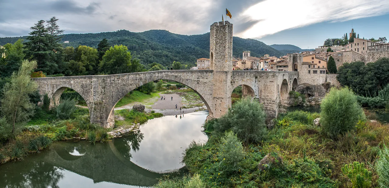 Photo showing: Panorámica del Pont Vell de Besalú.