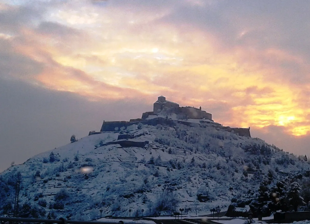 Photo showing: Castell de Cardona nevat (febrer 2012)