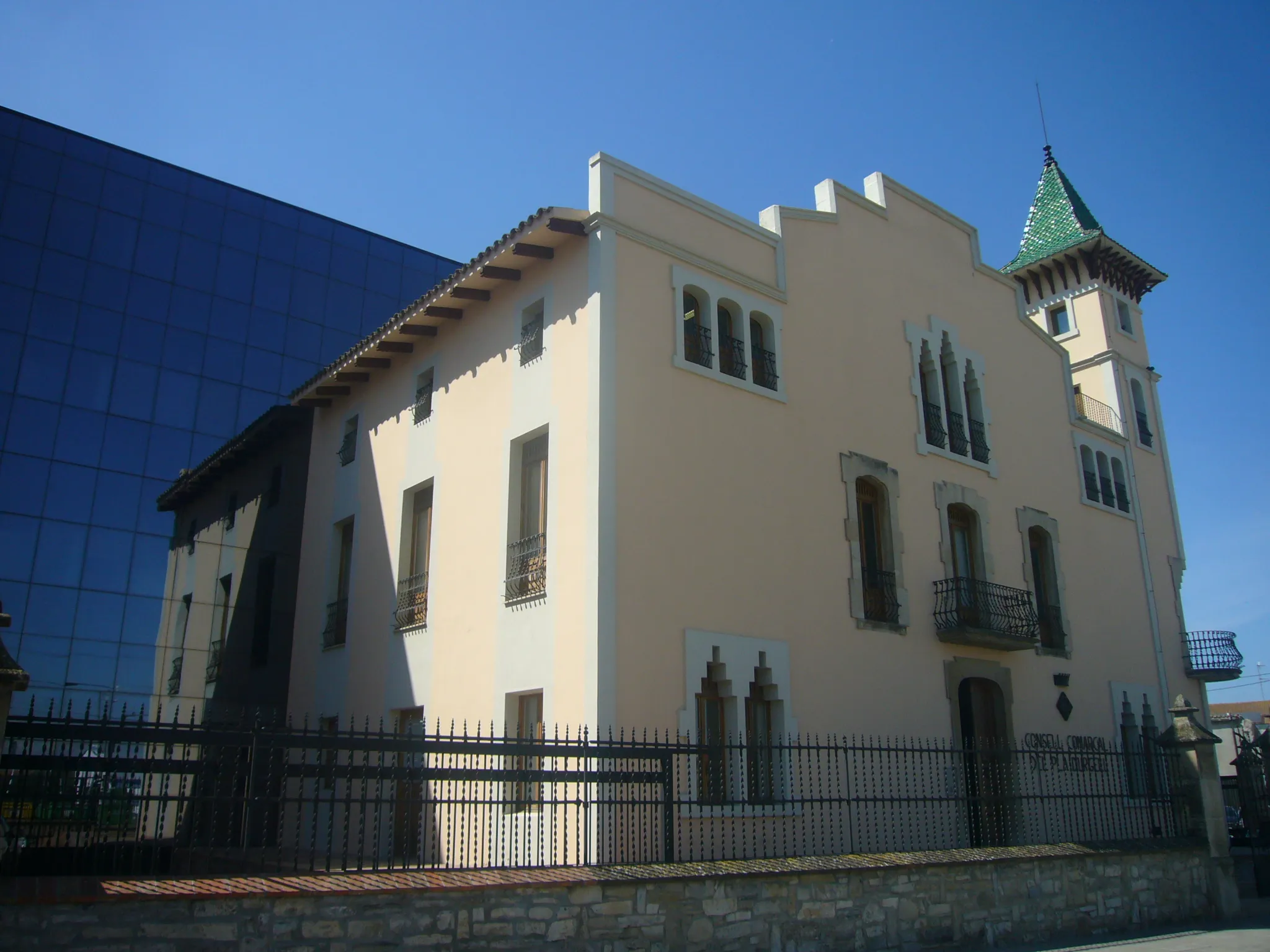 Photo showing: Casa Niubó (Mollerussa) , seu del Consell Comarcal del Pla d'Urgell