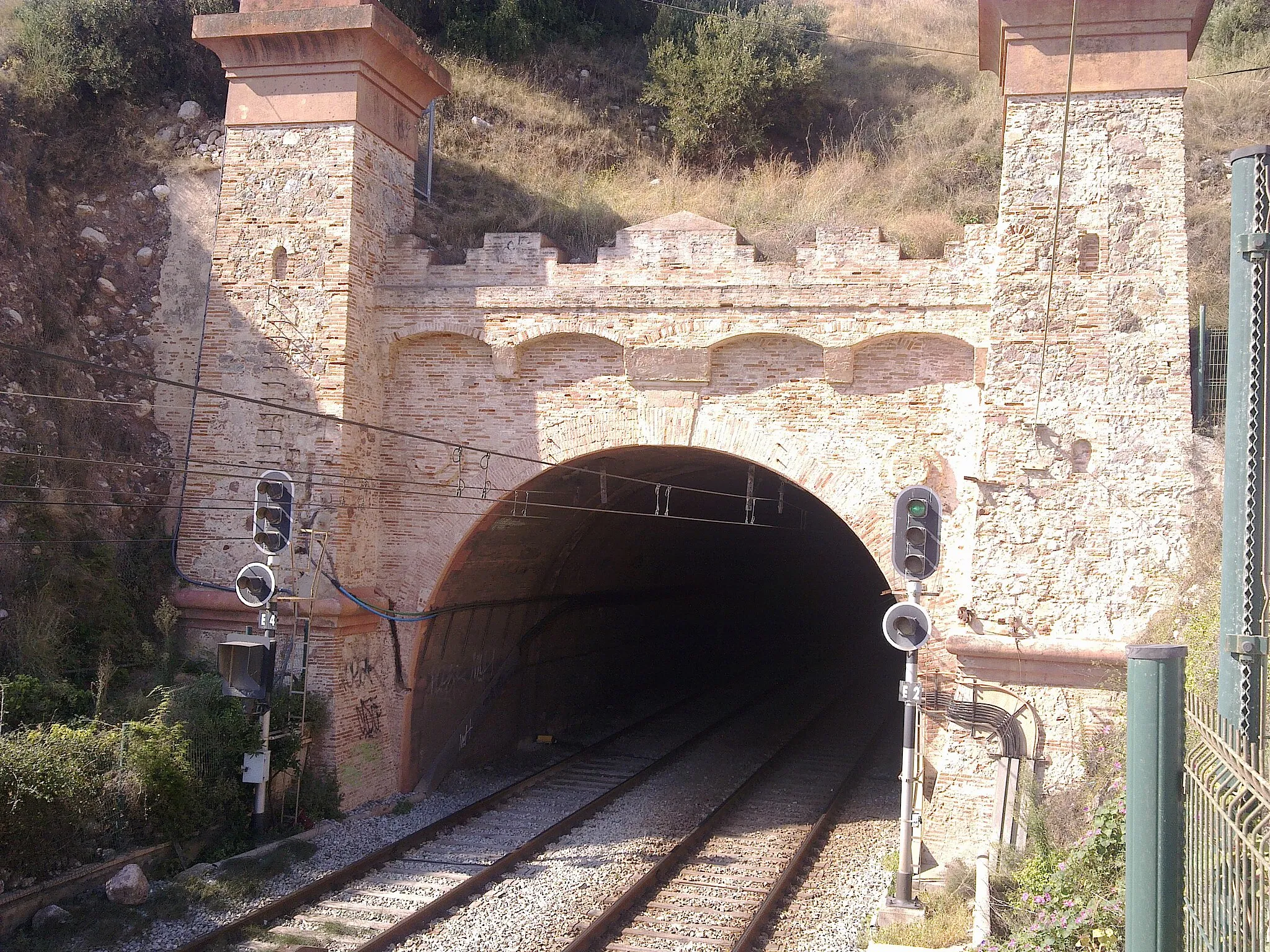 Photo showing: Túnel ferroviari del turó de Montgat (Maresme)