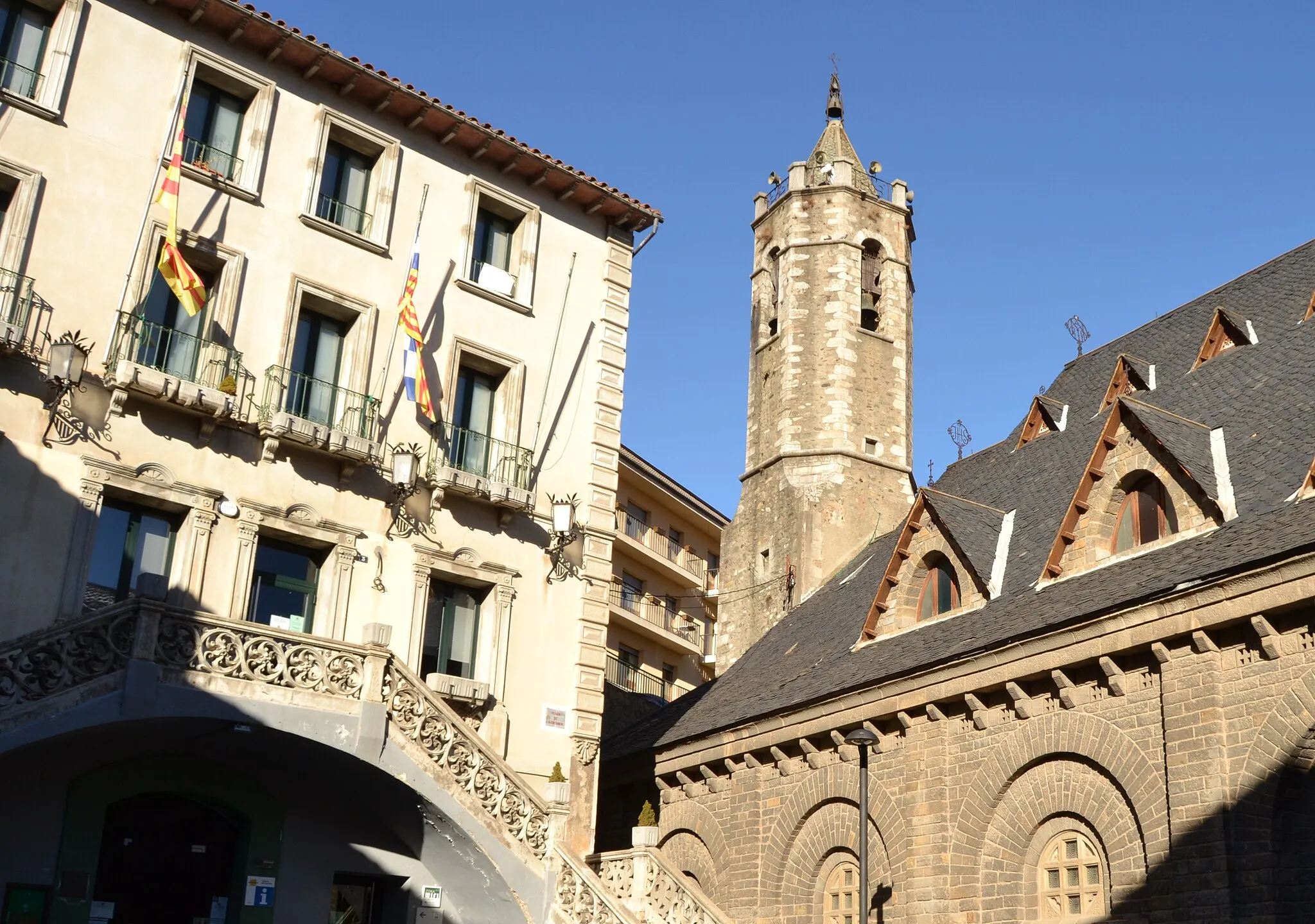 Photo showing: Església i ajuntament de Ribes de Freser