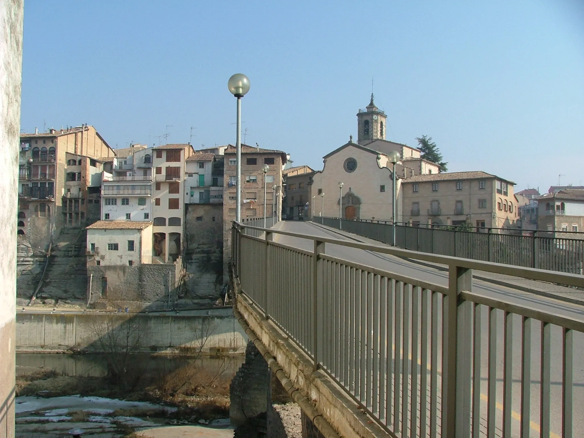 Photo showing: Església de St.Pere de Roda al capdamunt del pont vell