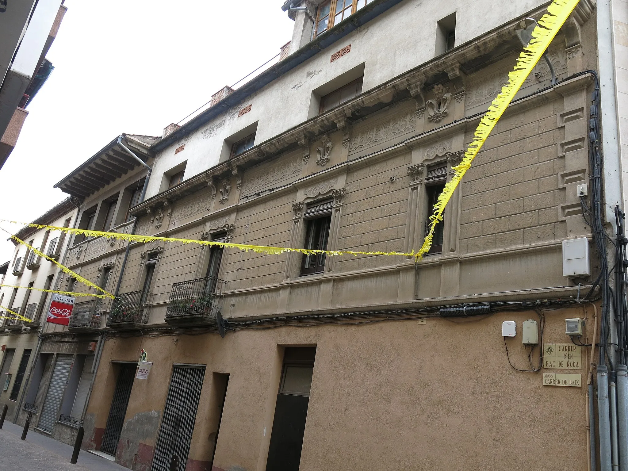 Photo showing: Casa al carrer d'en Bac de Roda, 2-4 (Roda de Ter)