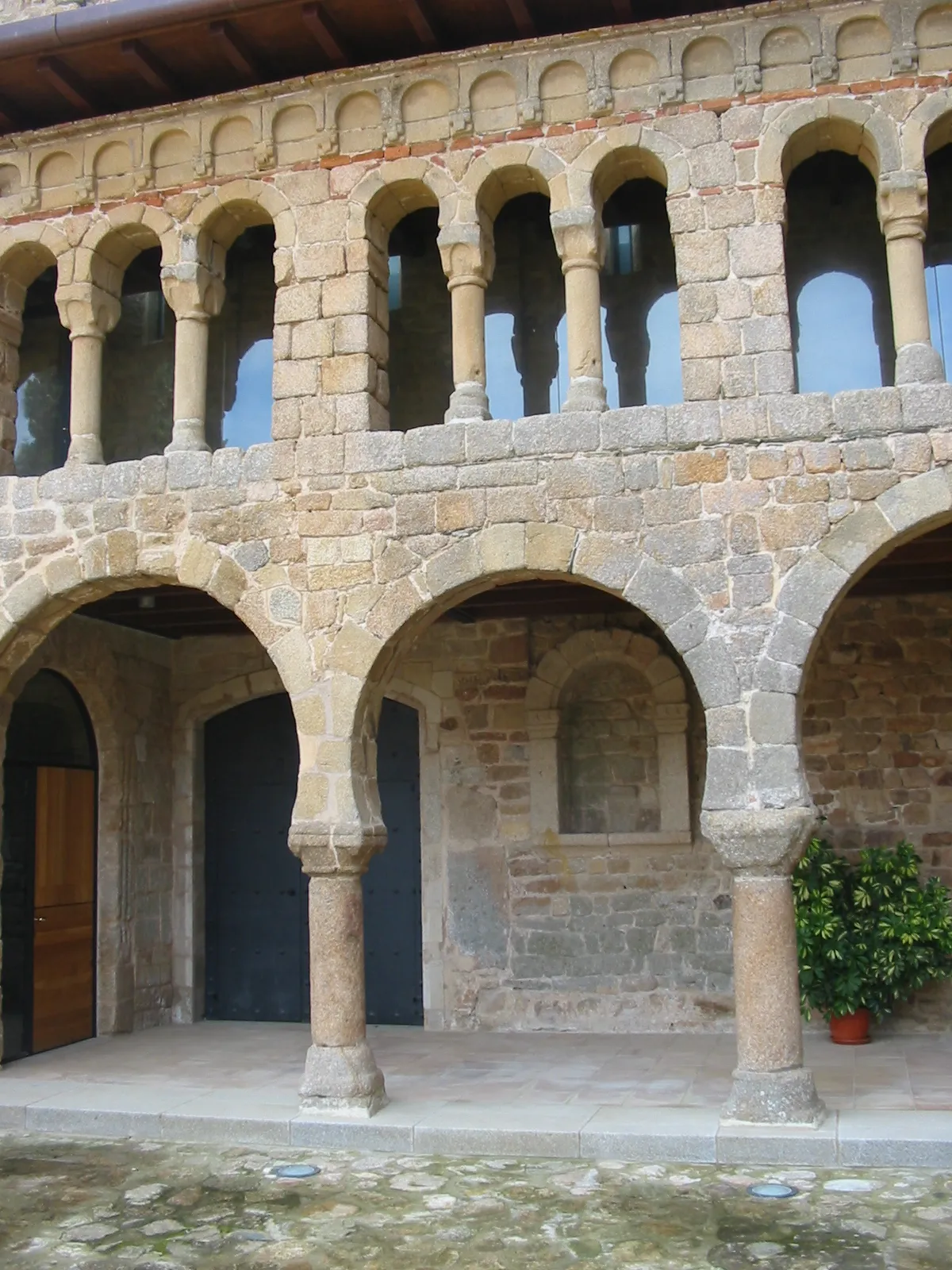 Photo showing: Sant Feliu de Guixols, Costa Brava, Catalonia: Porta Ferrada (11th century)