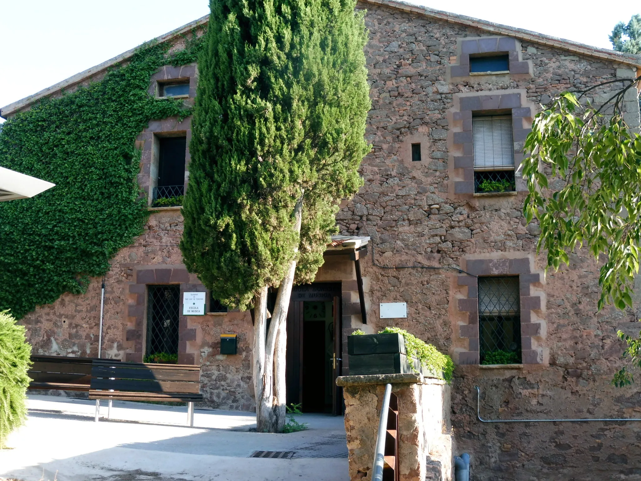 Photo showing: Mas de Sant Joan (Sant Joan de Vilatorrada)

This is a photo of a building indexed in the Catalan heritage register as Bé Cultural d'Interès Local (BCIL) under the reference IPA-17081.