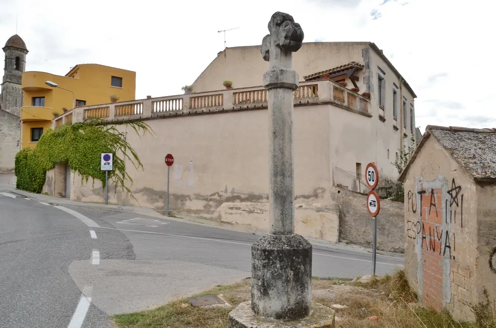 Photo showing: Creu de terme de Moja (Olèrdola)