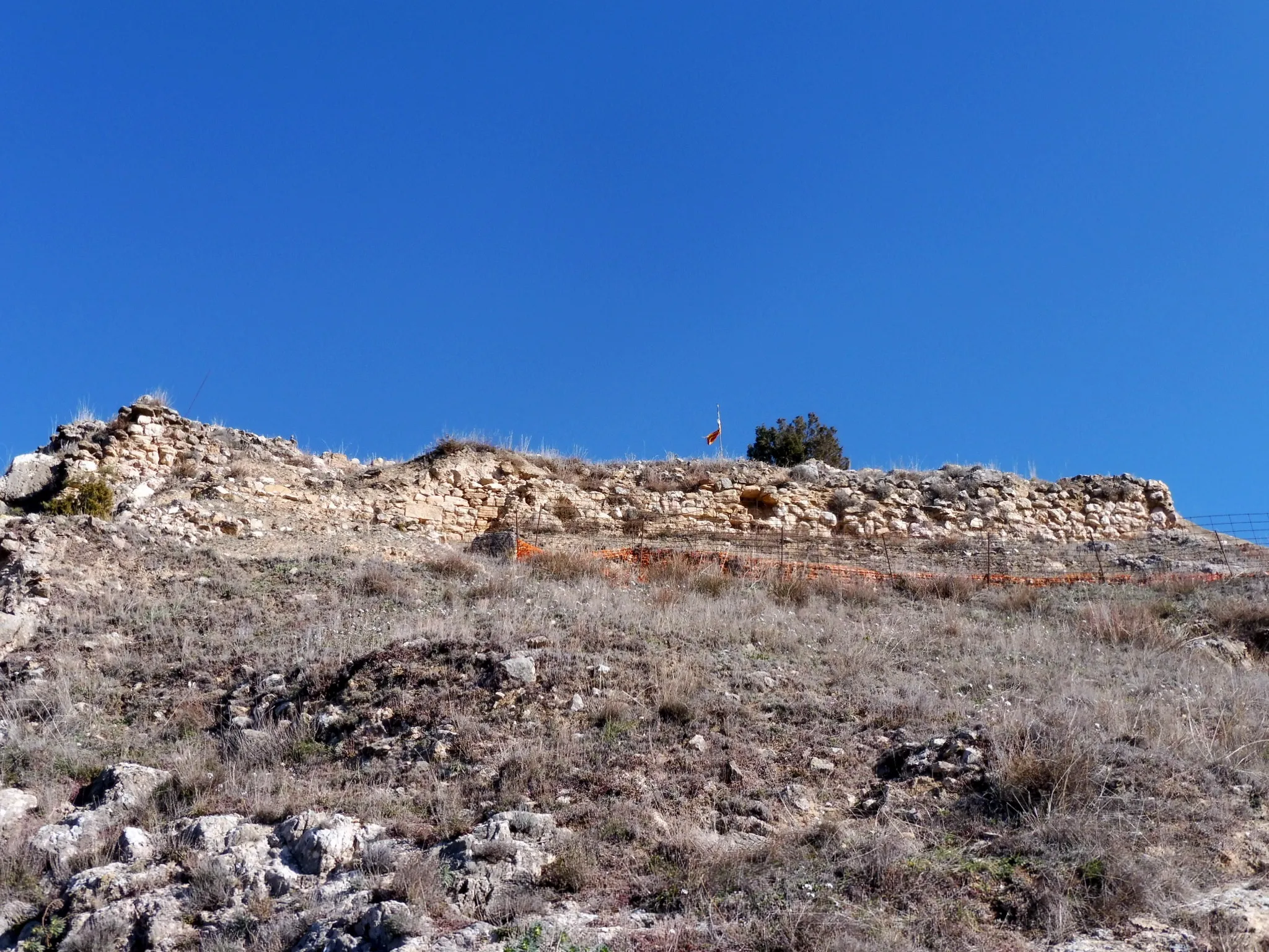 Photo showing: Castell de Tartareu (les Avellanes i Santa Linya)

This is a photo of a monument indexed in the Spanish heritage register of Bienes de Interés Cultural under the reference RI-51-0006257.