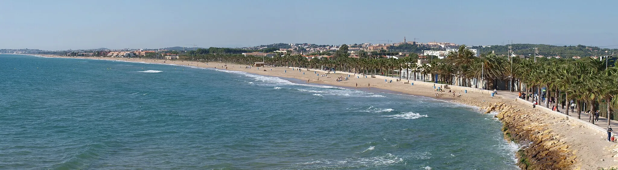 Photo showing: Panorama de la Playa Larga de Roda de Barà en Tarragona, España