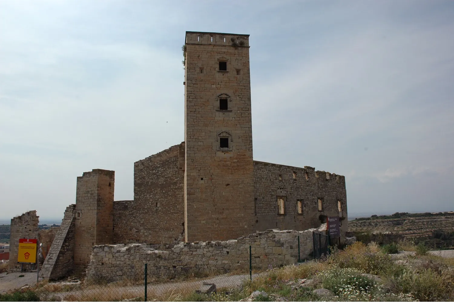 Photo showing: Castell de Ciutadilla, Urgell, Catalonia

This is a photo of a monument indexed in the Catalan heritage register of Béns Culturals d'Interès Nacional and the Spanish heritage register of Bienes de Interés Cultural under the reference RI-51-0006308.