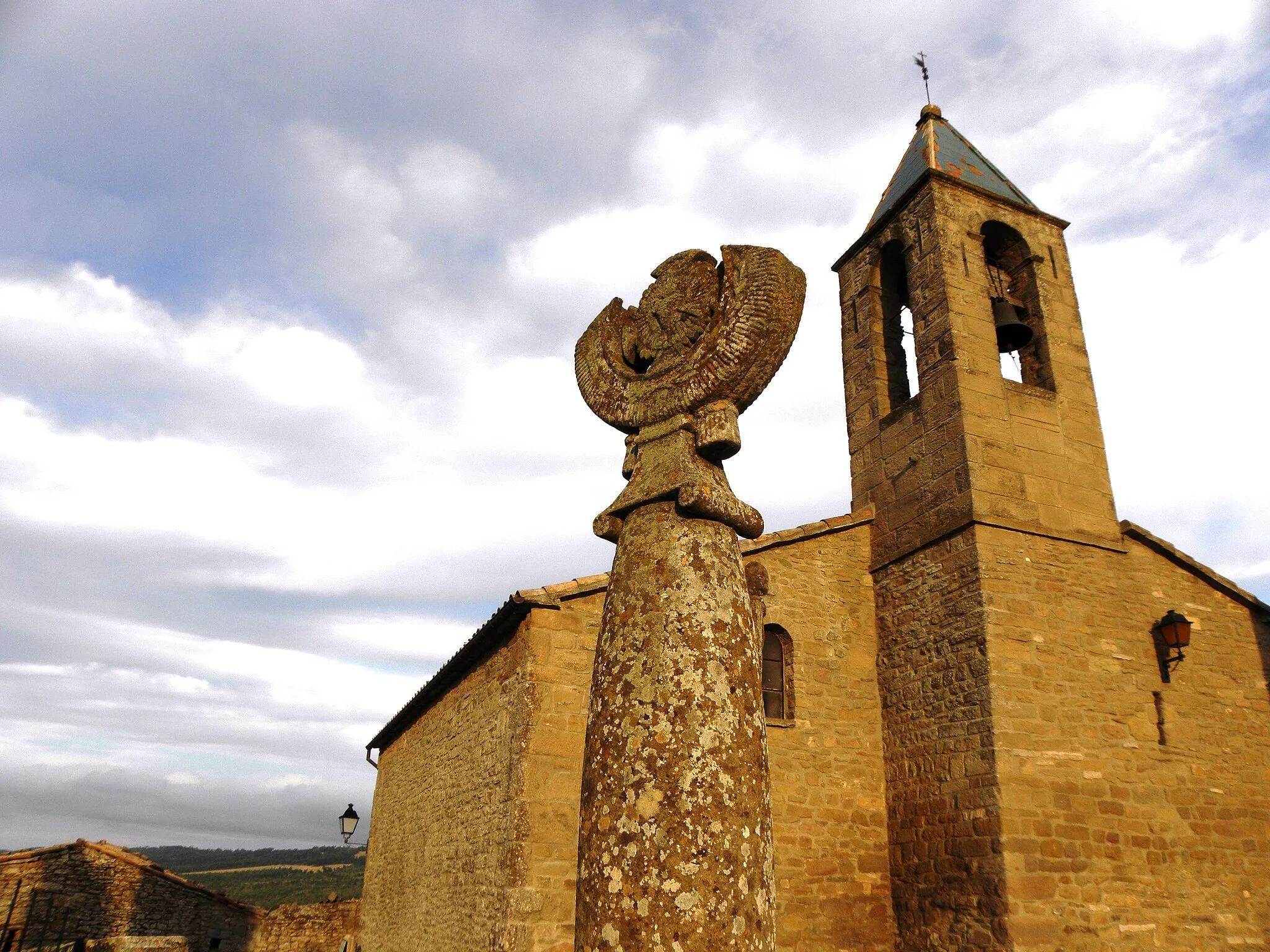 Photo showing: El campanar de l'església de Sant Ponç, a Prades de la Molsosa (La Molsosa, Solsonès)