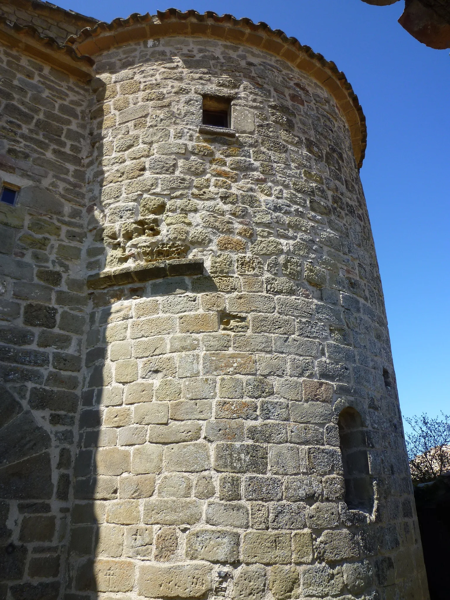 Photo showing: Absis de la capella de la masia de Santdiumenge, a nord de Su, municipi de Riner