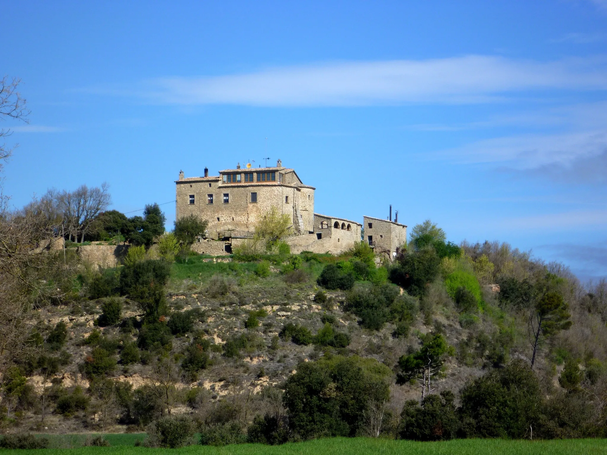 Photo showing: Masia de Santdiumenge, al nord del nucli de Su, del municipi de Riner. Vista des del sud