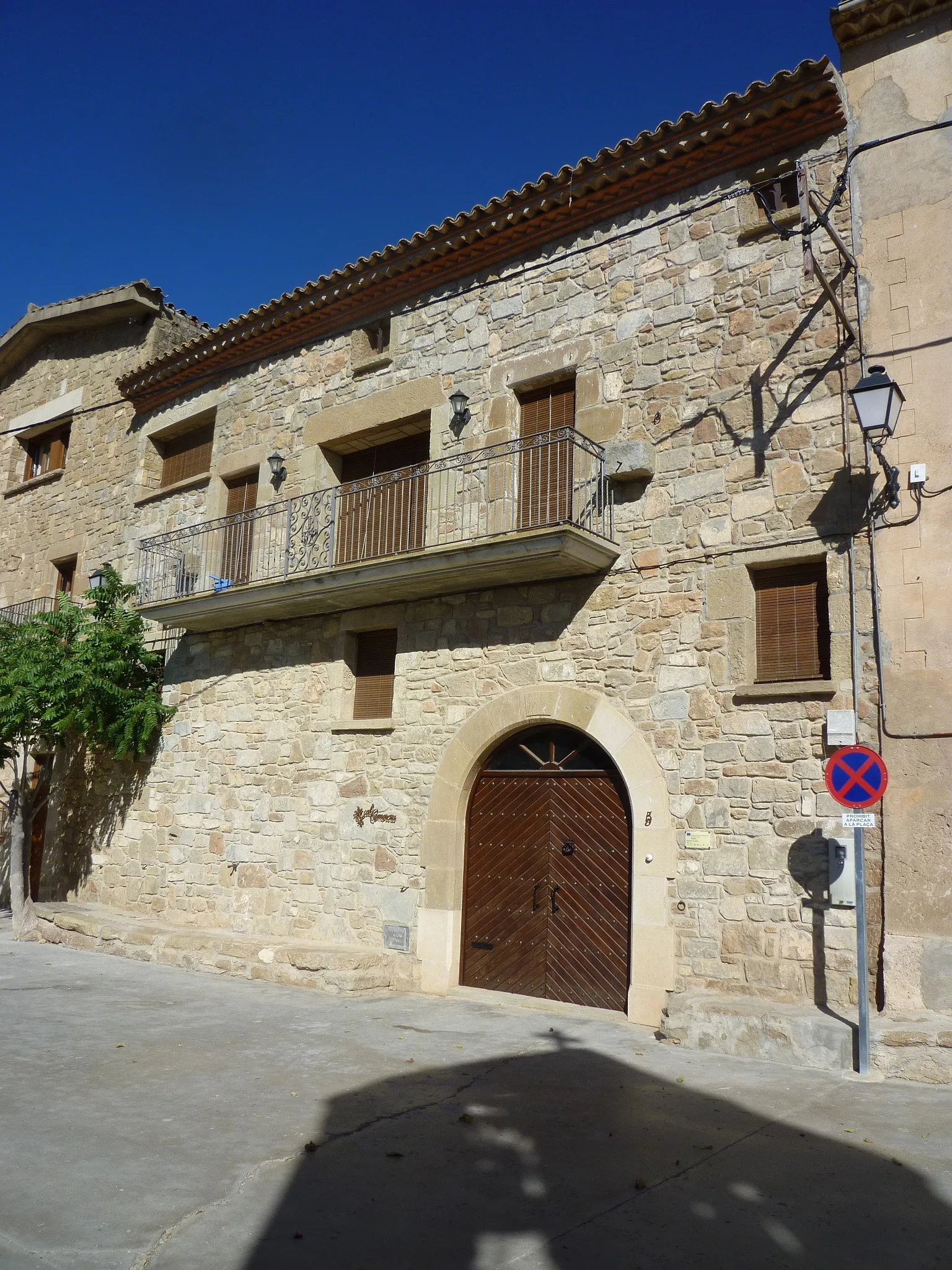 Photo showing: Edifici a la plaça Sant Jaume, 2 (Palouet): Cal Comorera