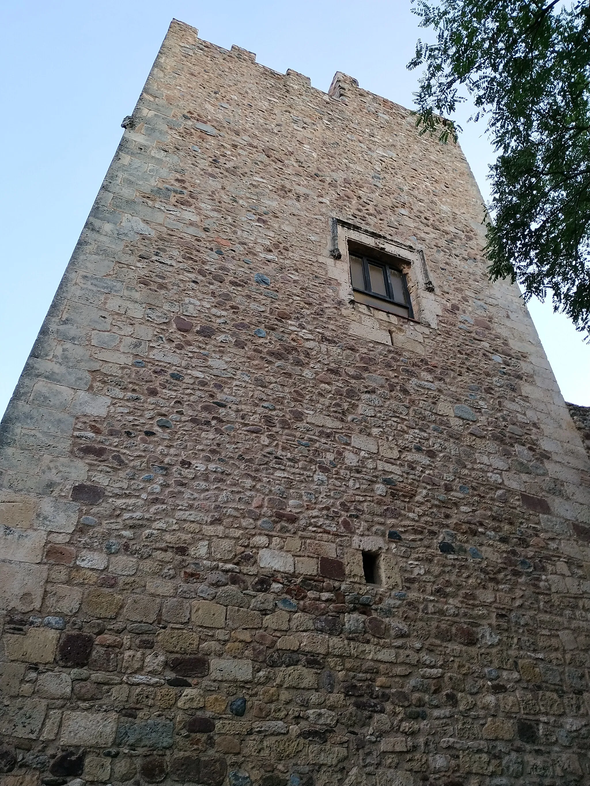 Photo showing: Torre del homenaje del Castillo de Vilafortuny.