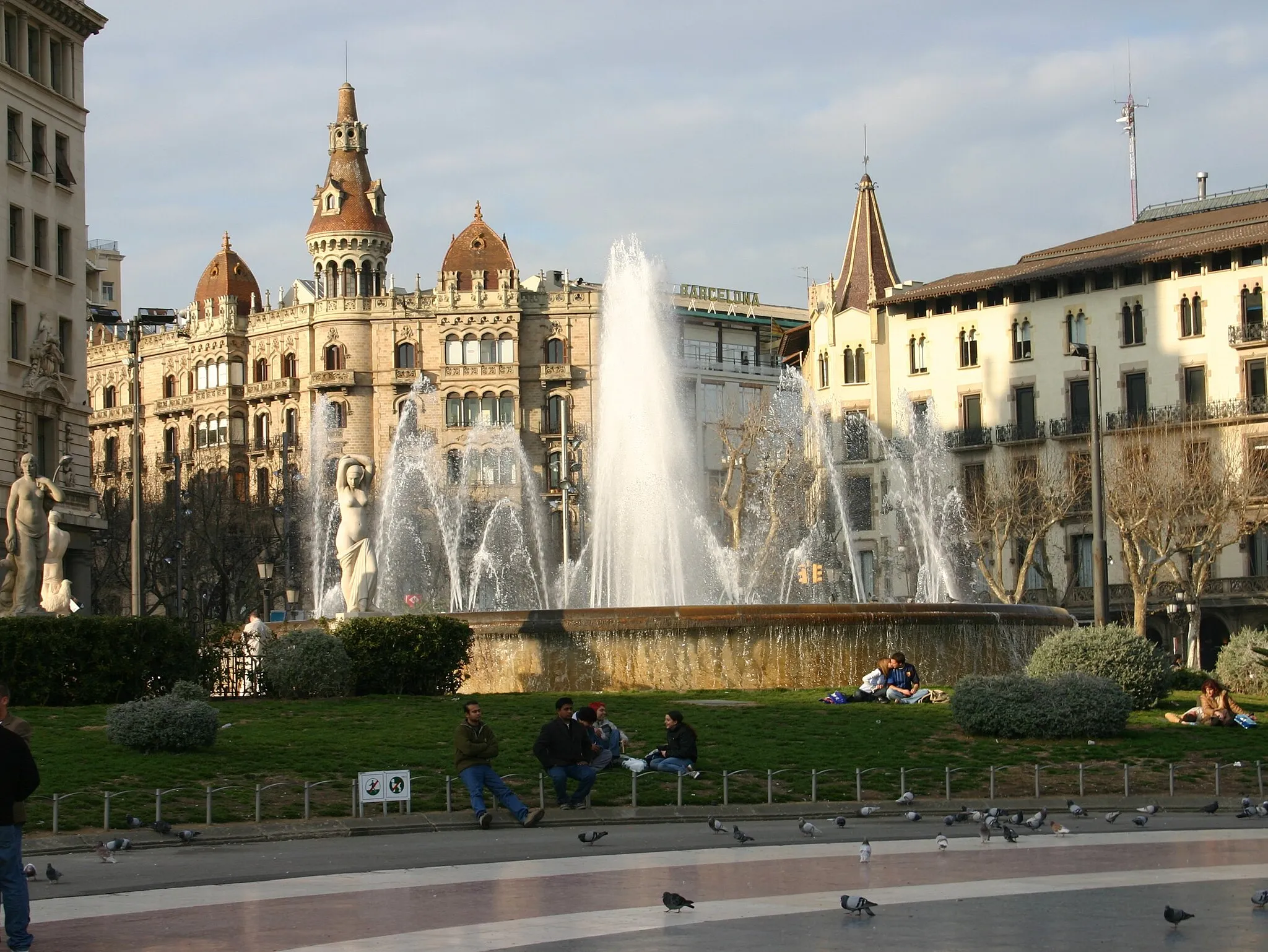 Photo showing: Plaça de Catalunya, Barcelona.