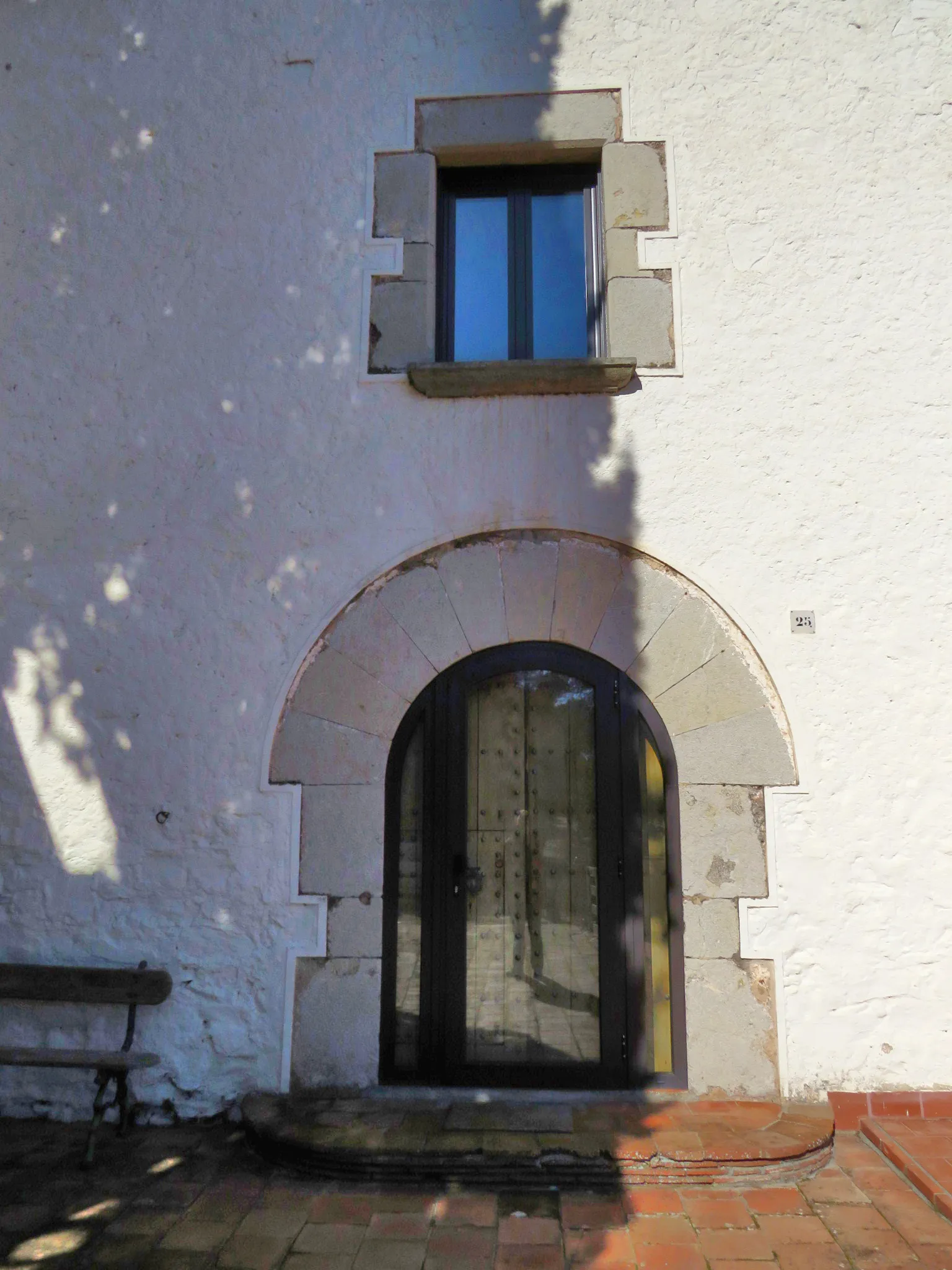 Photo showing: Can Torrella de Baix (Matadepera), portal i finestra