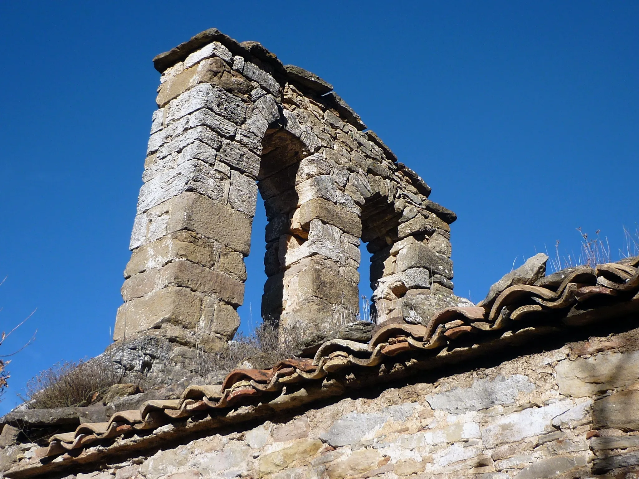 Photo showing: Església de Sant Agustí d'Isanta (Lladurs): espadanya