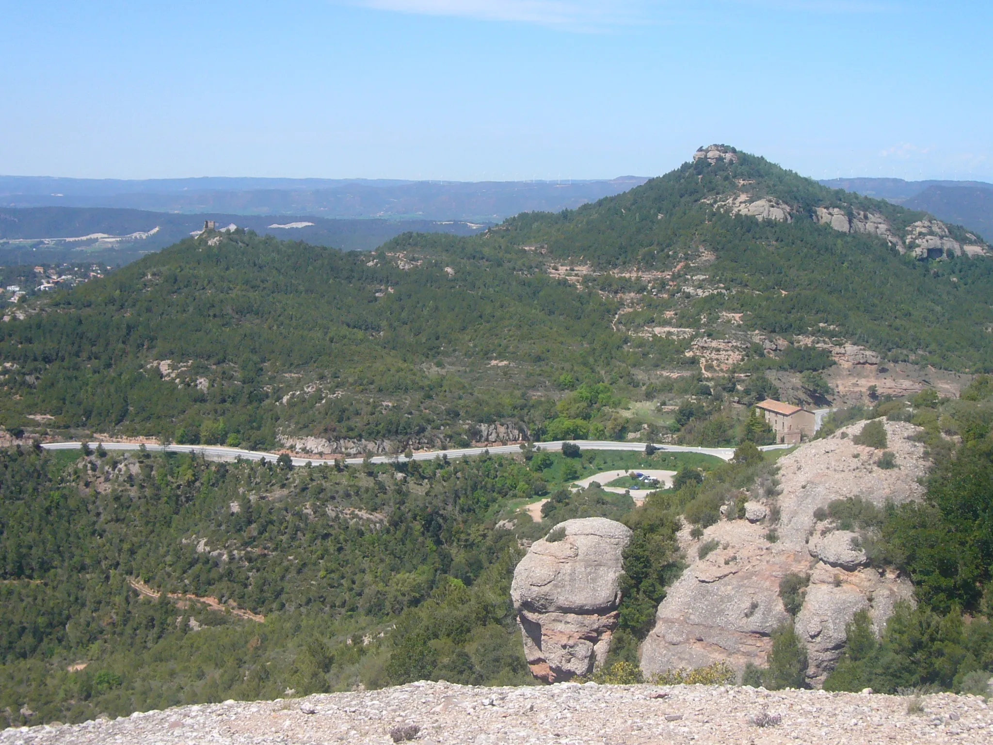 Photo showing: Castellferran i Can Maçana vist des de Sant Pau Vell