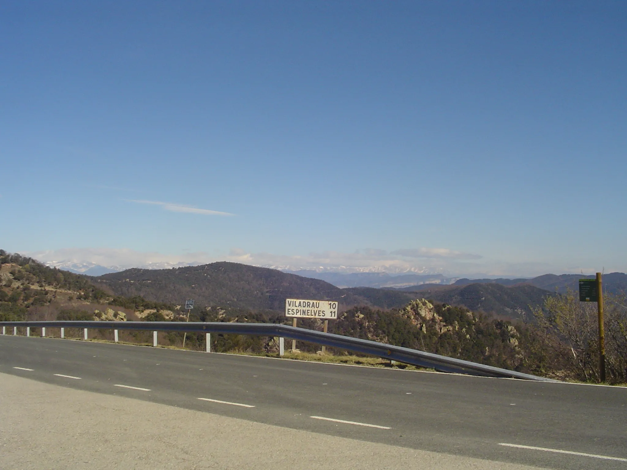 Photo showing: Vistes des del Coll de Sant Marçal (març 2007)