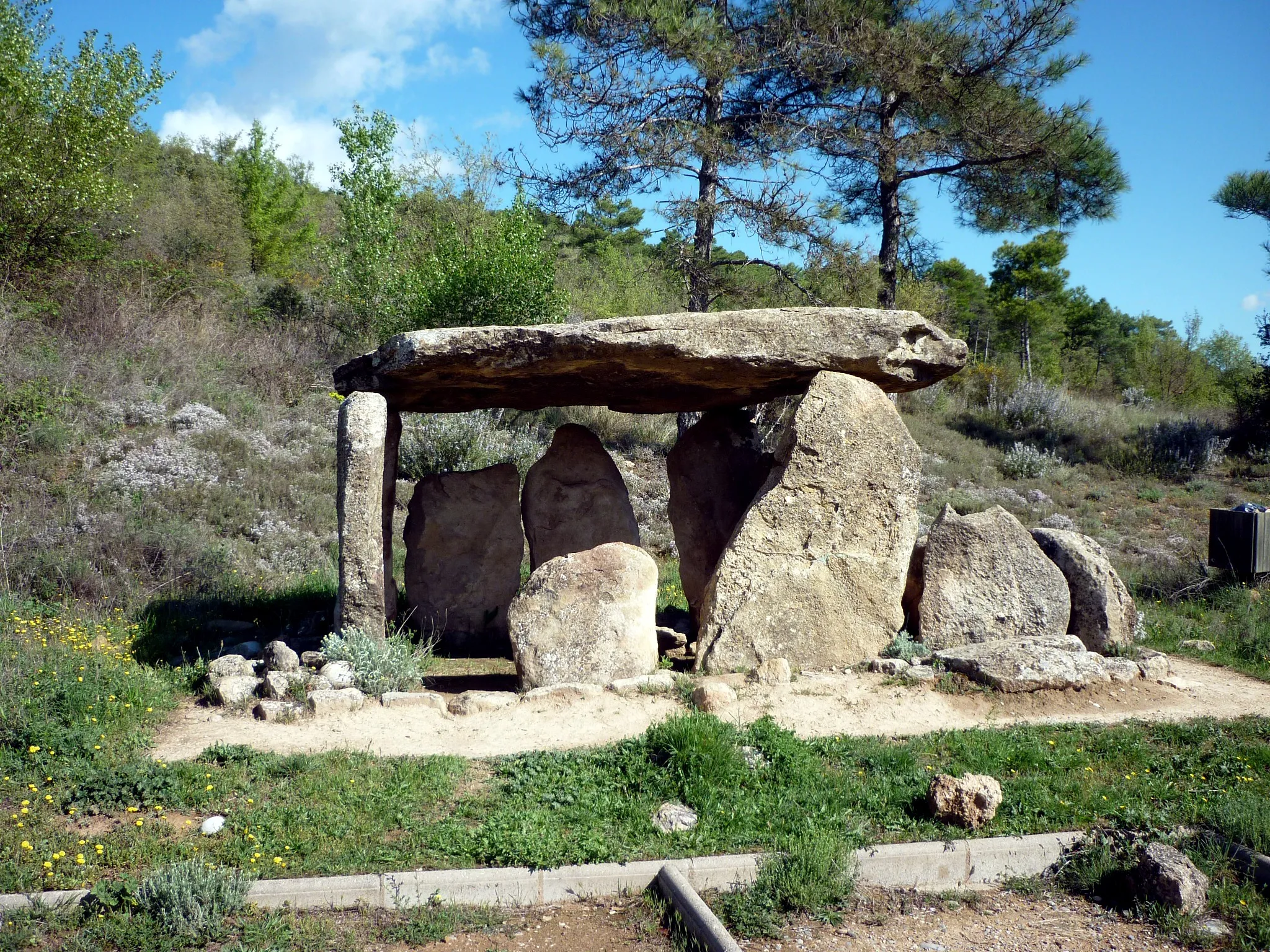 Photo showing: Dolmen de Sòls de Riu, a la Baronia de Rialb (Noguera)