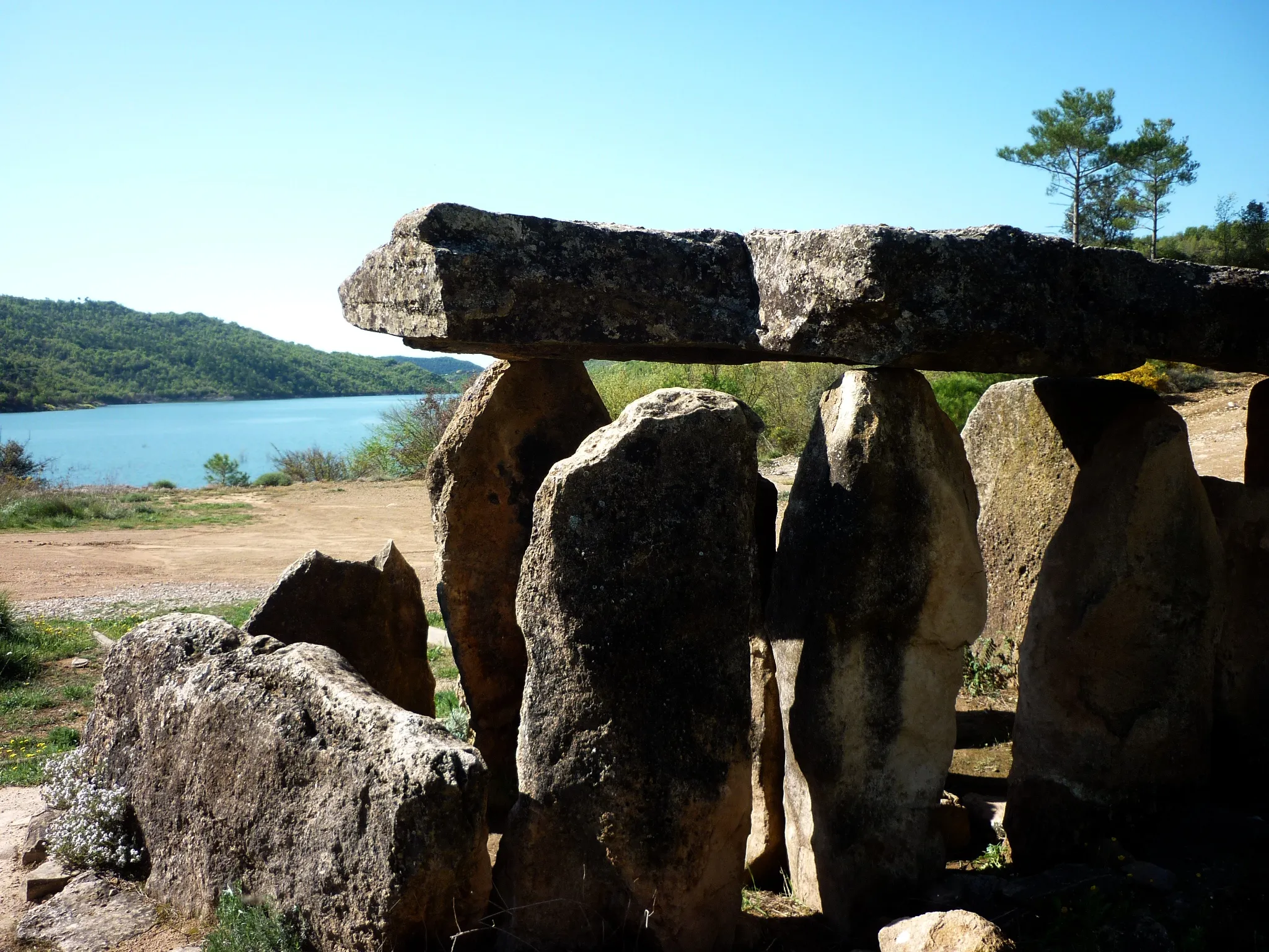 Photo showing: Dolmen de Sòls de Riu, a la Baronia de Rialb (Noguera)