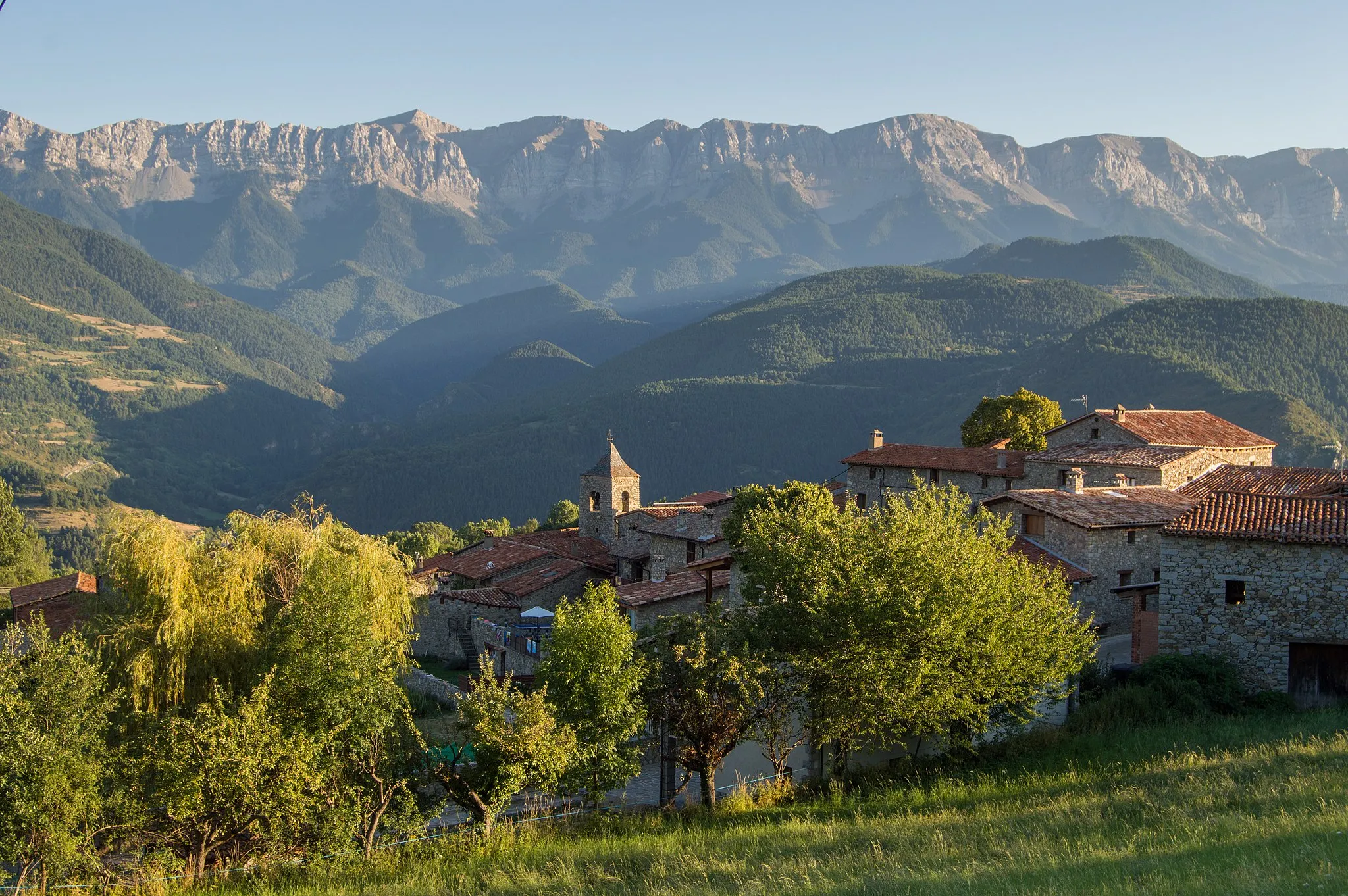 Photo showing: El Cadí vist des de Travesseres, a Lles de Cerdanya