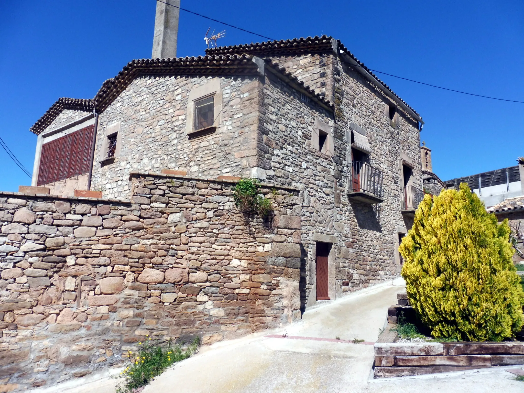 Photo showing: Cal Ferrer Gros (Aguilar de Segarra): vista lateral