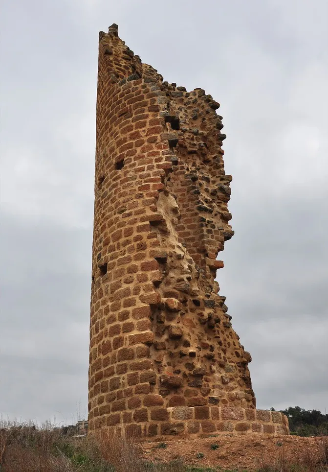Photo showing: La torre del castell un cop restaurada