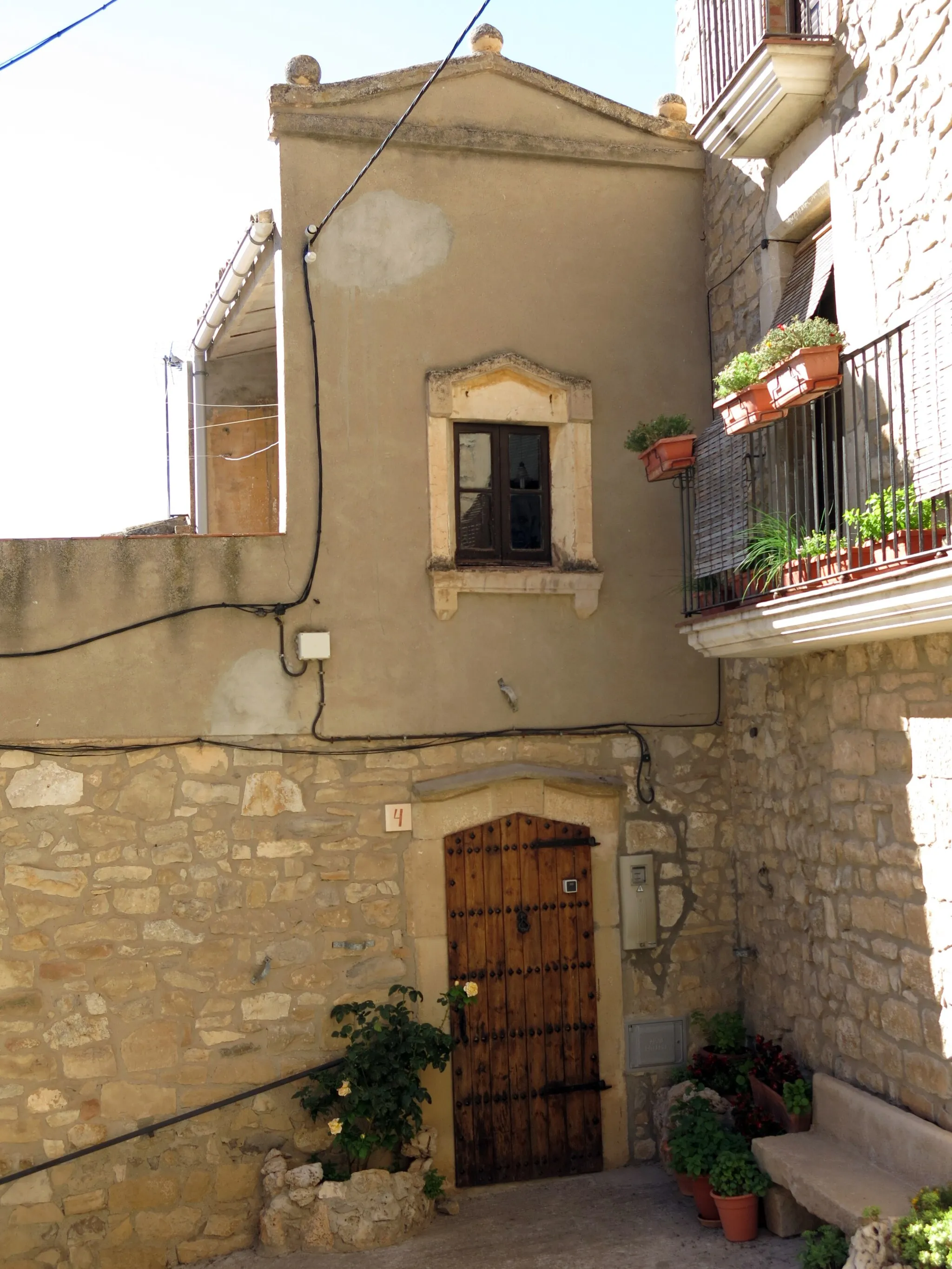 Photo showing: Casa al c. Santa Maria, 4 (Rocafort de Vallbona)