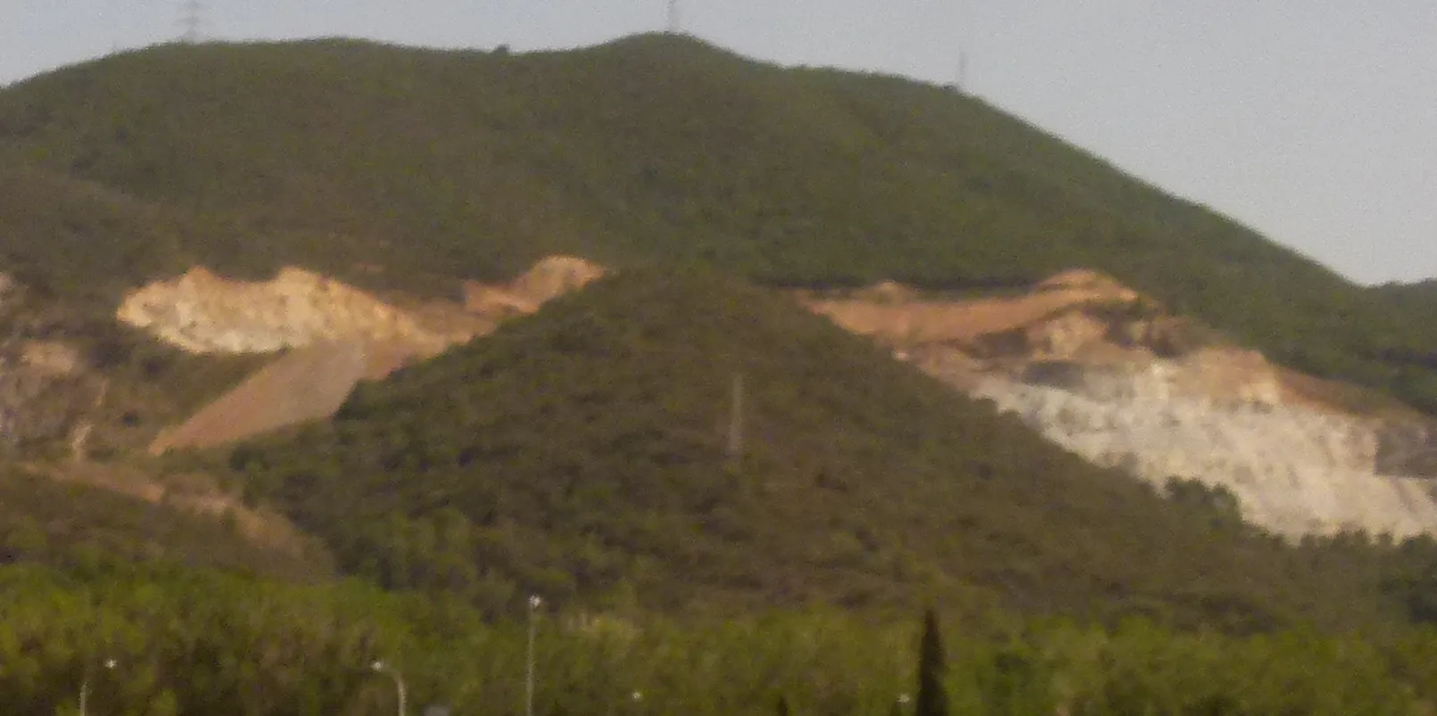 Photo showing: Riera de Caldes, turó de Donadéu i turó del Pou de Glaç