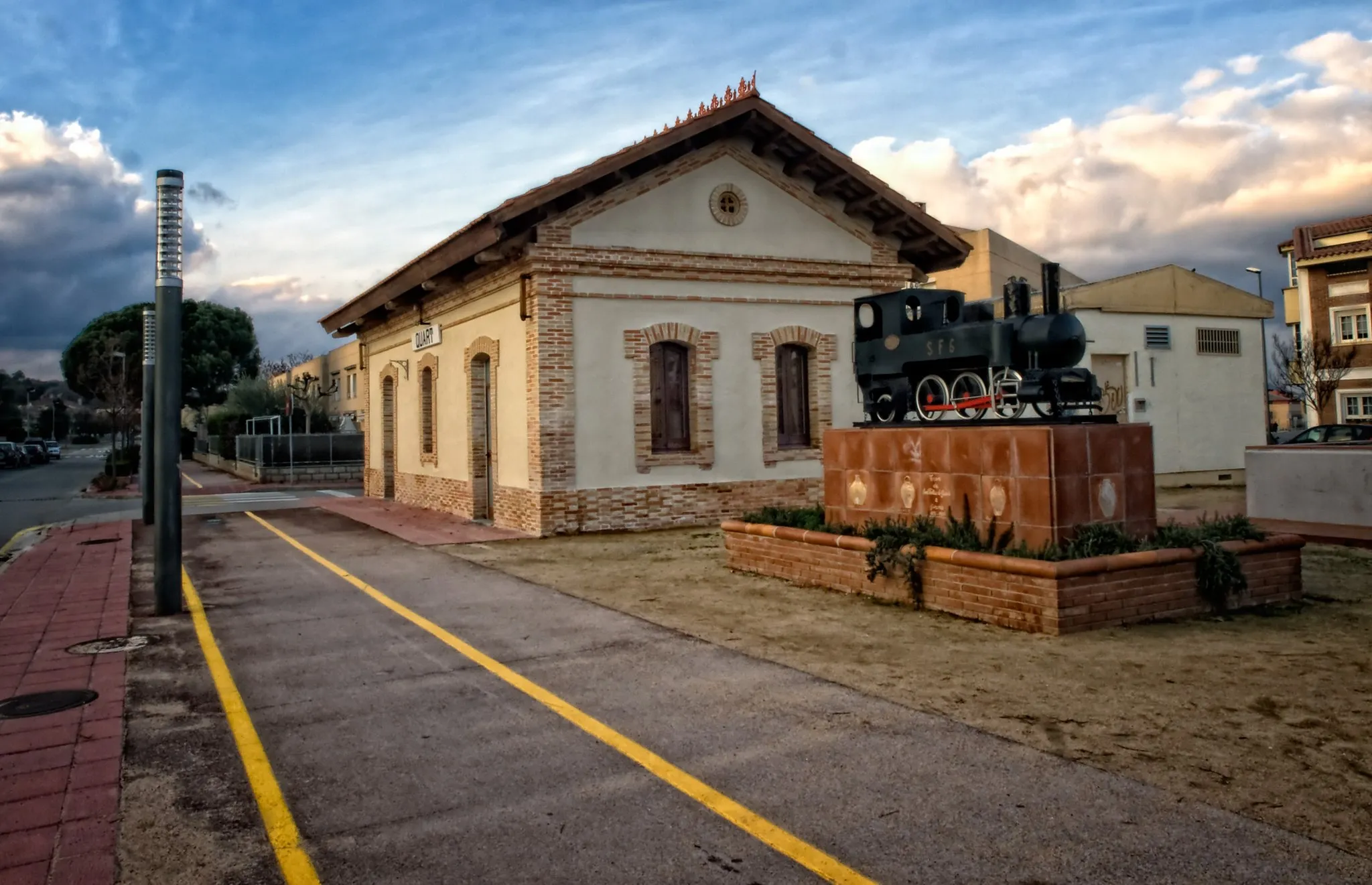 Photo showing: Carrilet Station (Quart, Catalonia, Spain)