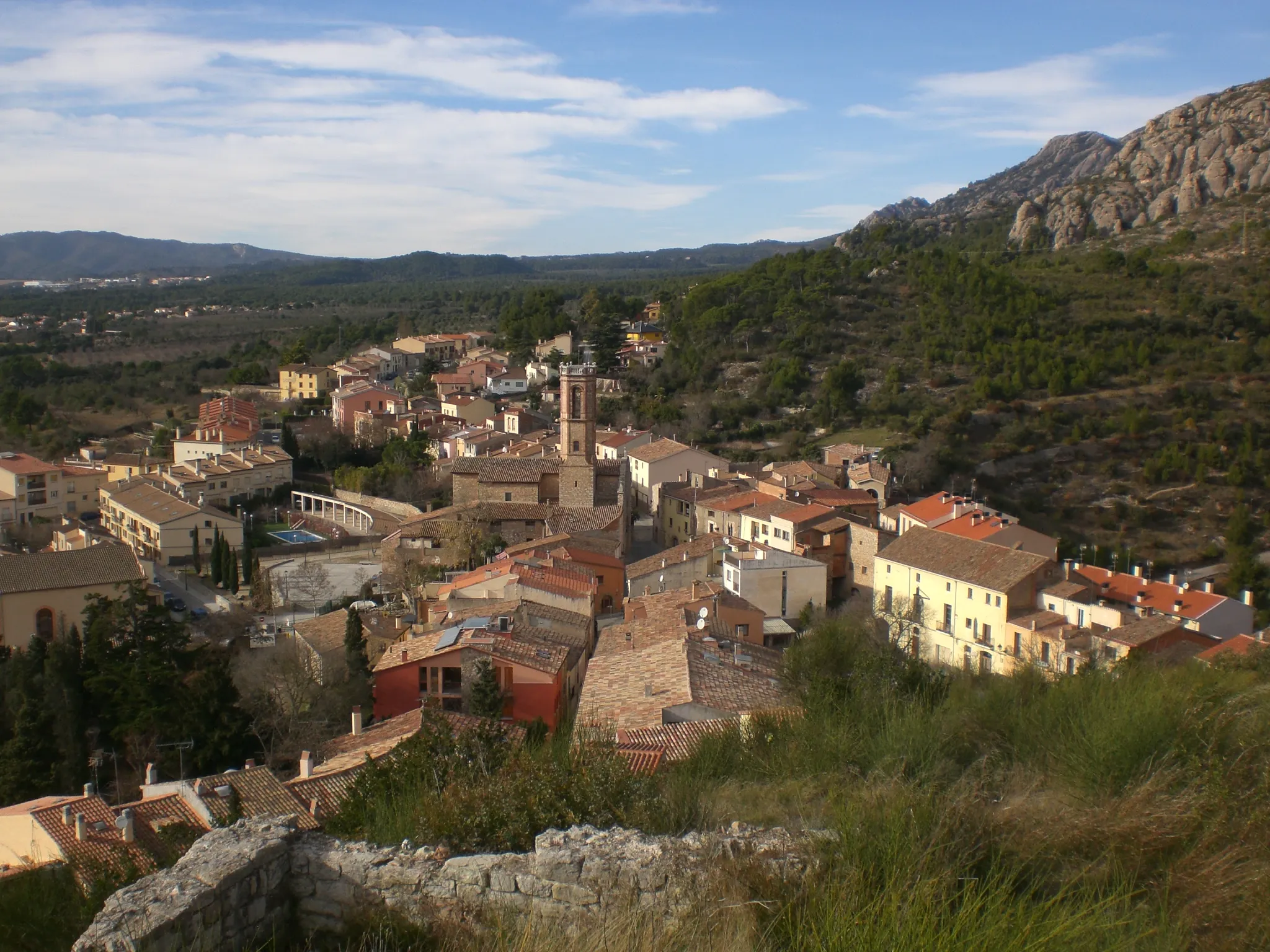 Photo showing: Nucli de Collbató des del Castell de Collbató (gener 2012)