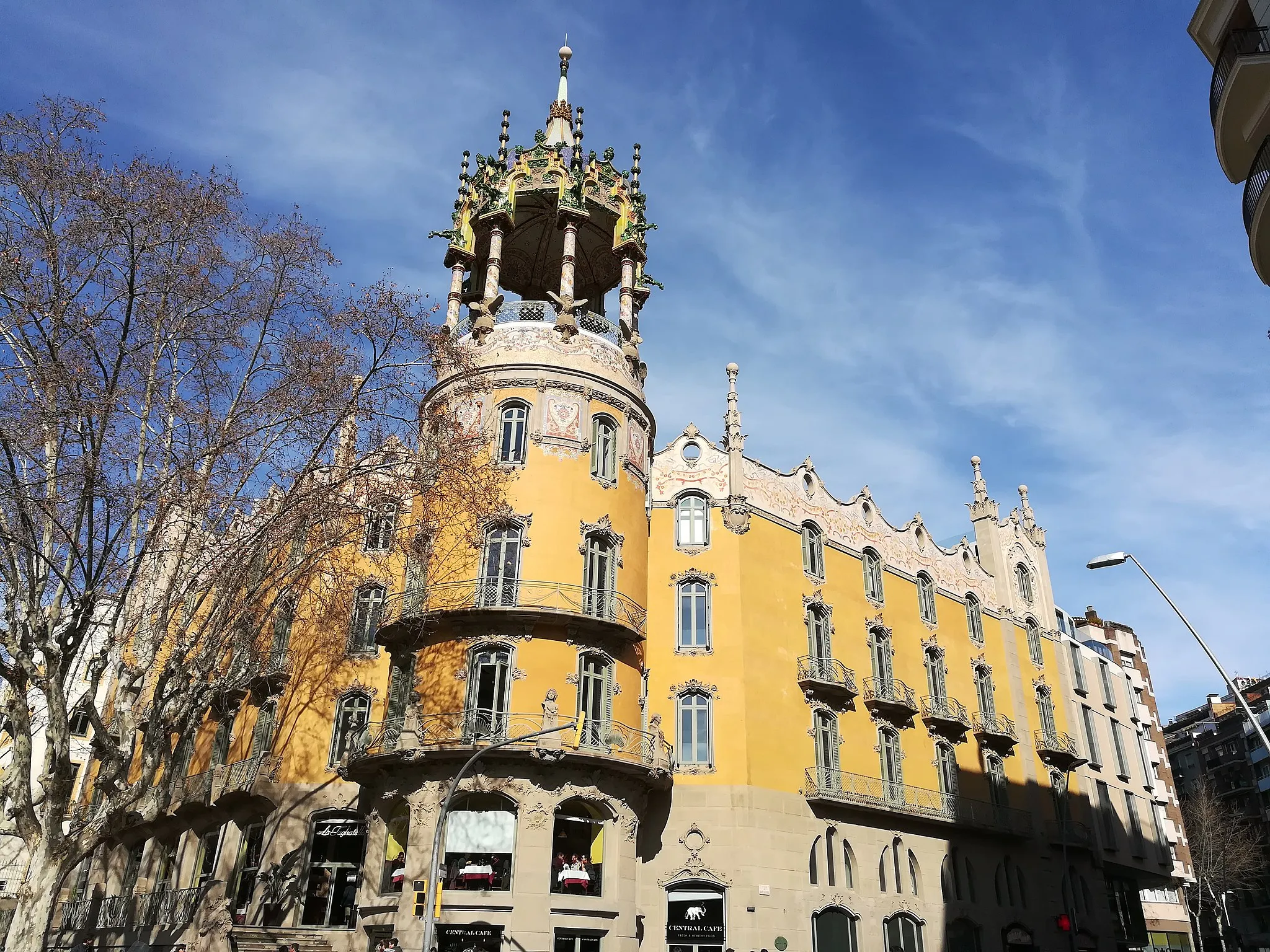 Photo showing: La Rotonda (Barcelona)

This is a photo of a building indexed in the Catalan heritage register as Bé Cultural d'Interès Local (BCIL) under the reference IPA-40466.
