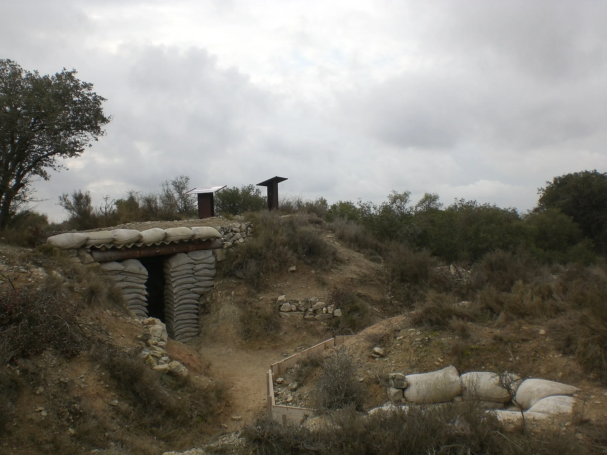 Photo showing: Refugi a les Trinxeres dels Tossals, Montgai (gener 2012)